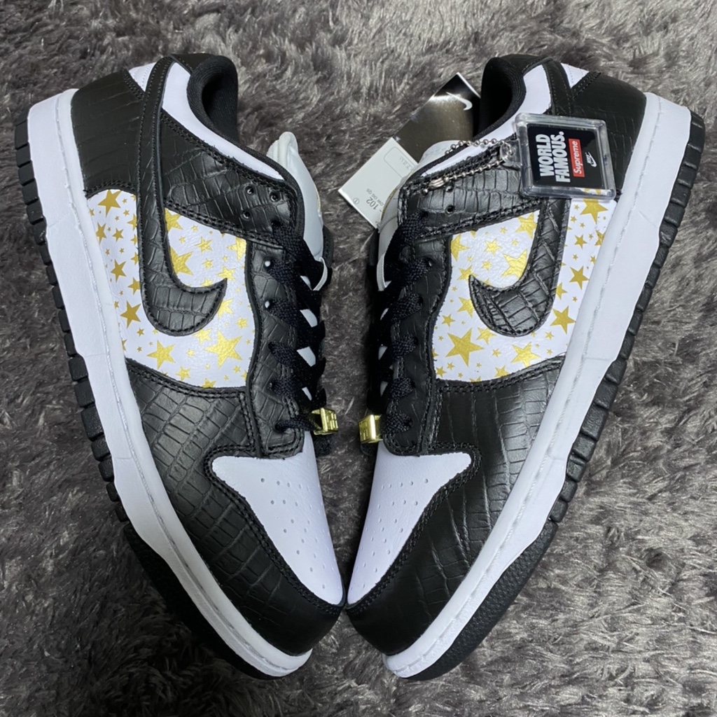 Nike x Supreme SB Dunk Low Black 착용 스타일 - 1