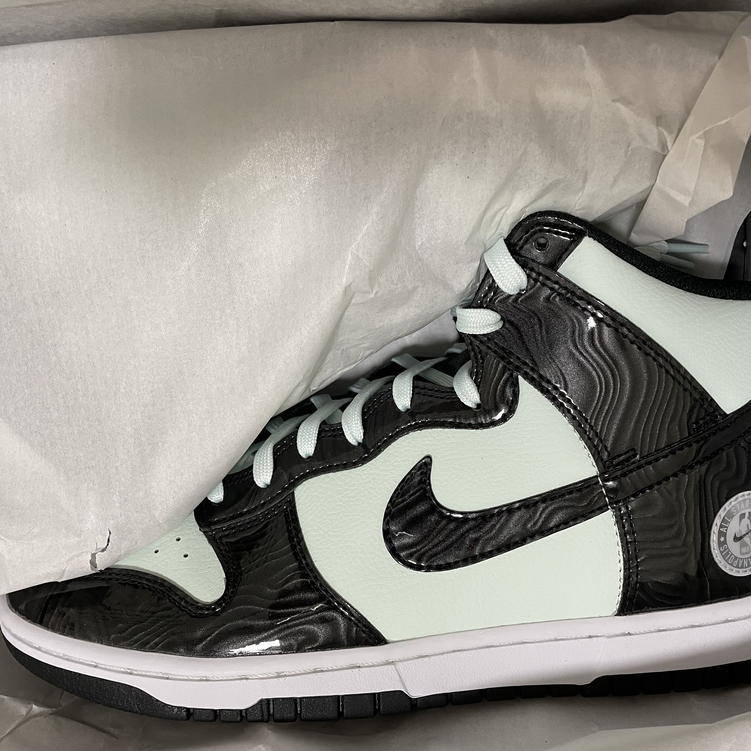 Nike Dunk High Barely Green 착용 스타일