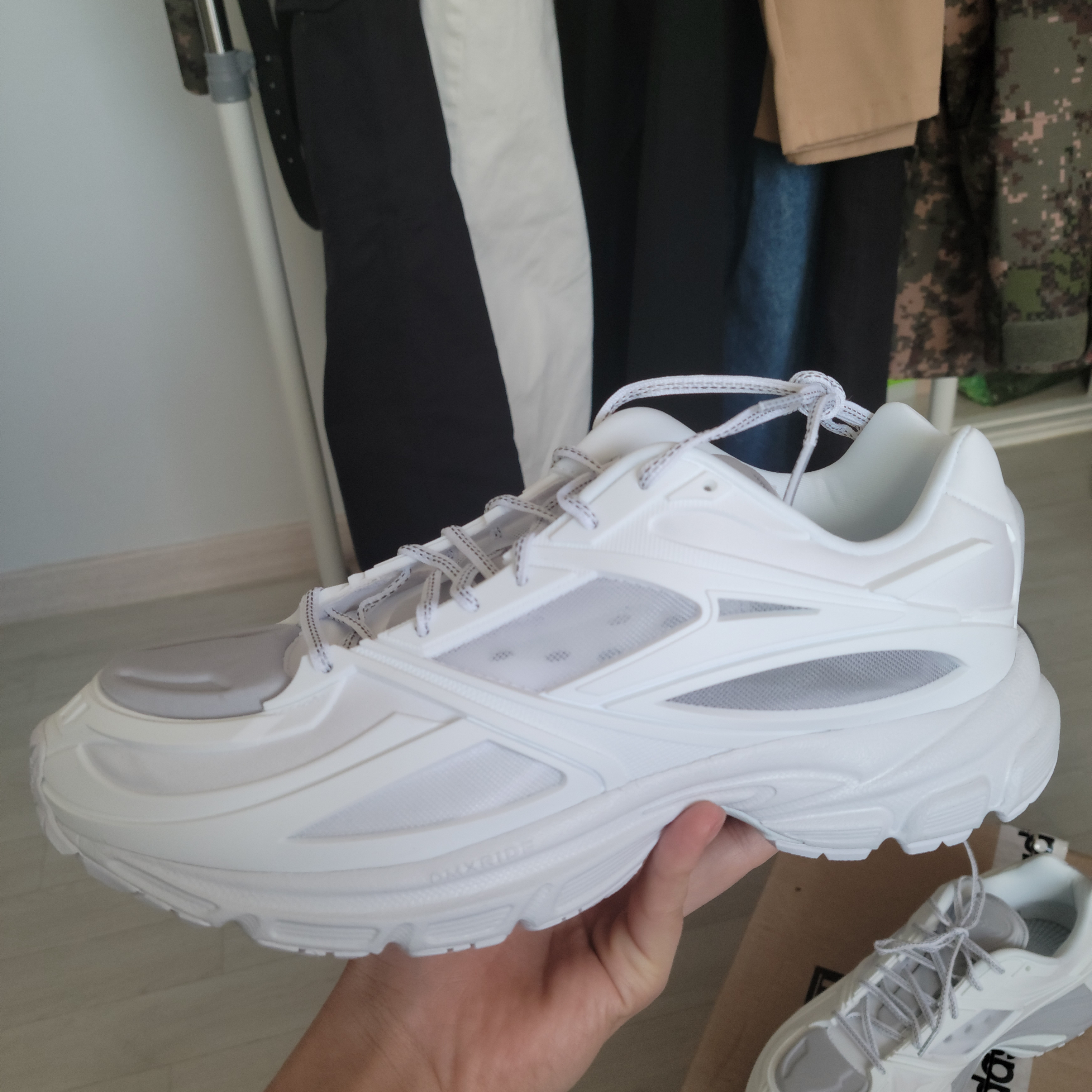 Reebok Premier Road Modern White 착용 스타일