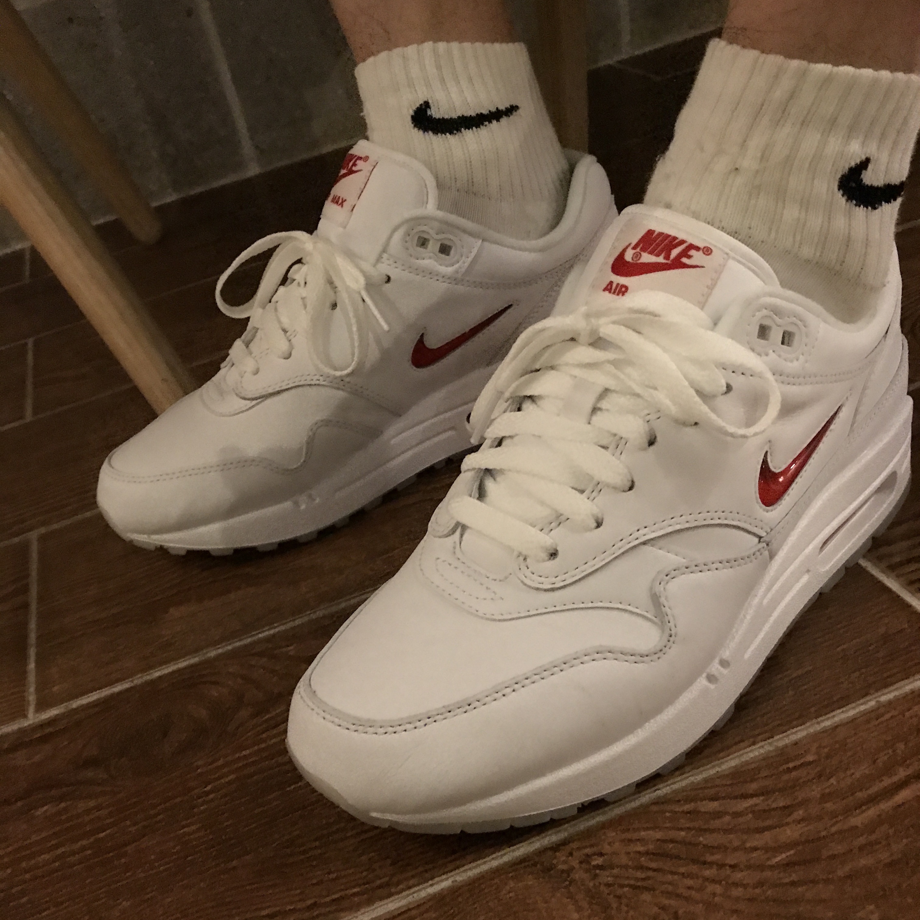 Nike Air Max 1 Jewel Rare Ruby White Red 착용 스타일 - 2
