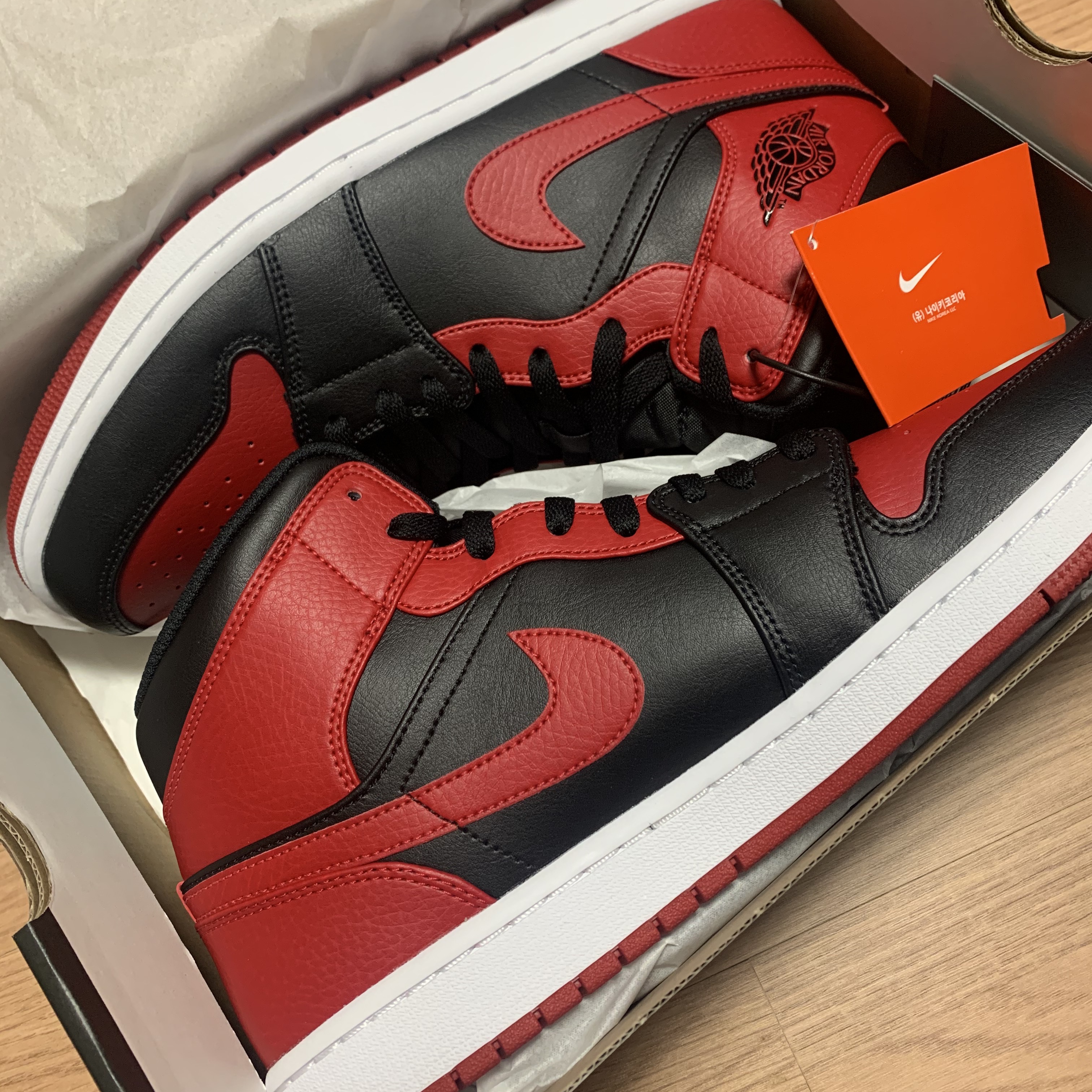 Jordan 1 Mid Bred Banned 2020 착용 스타일 - 1