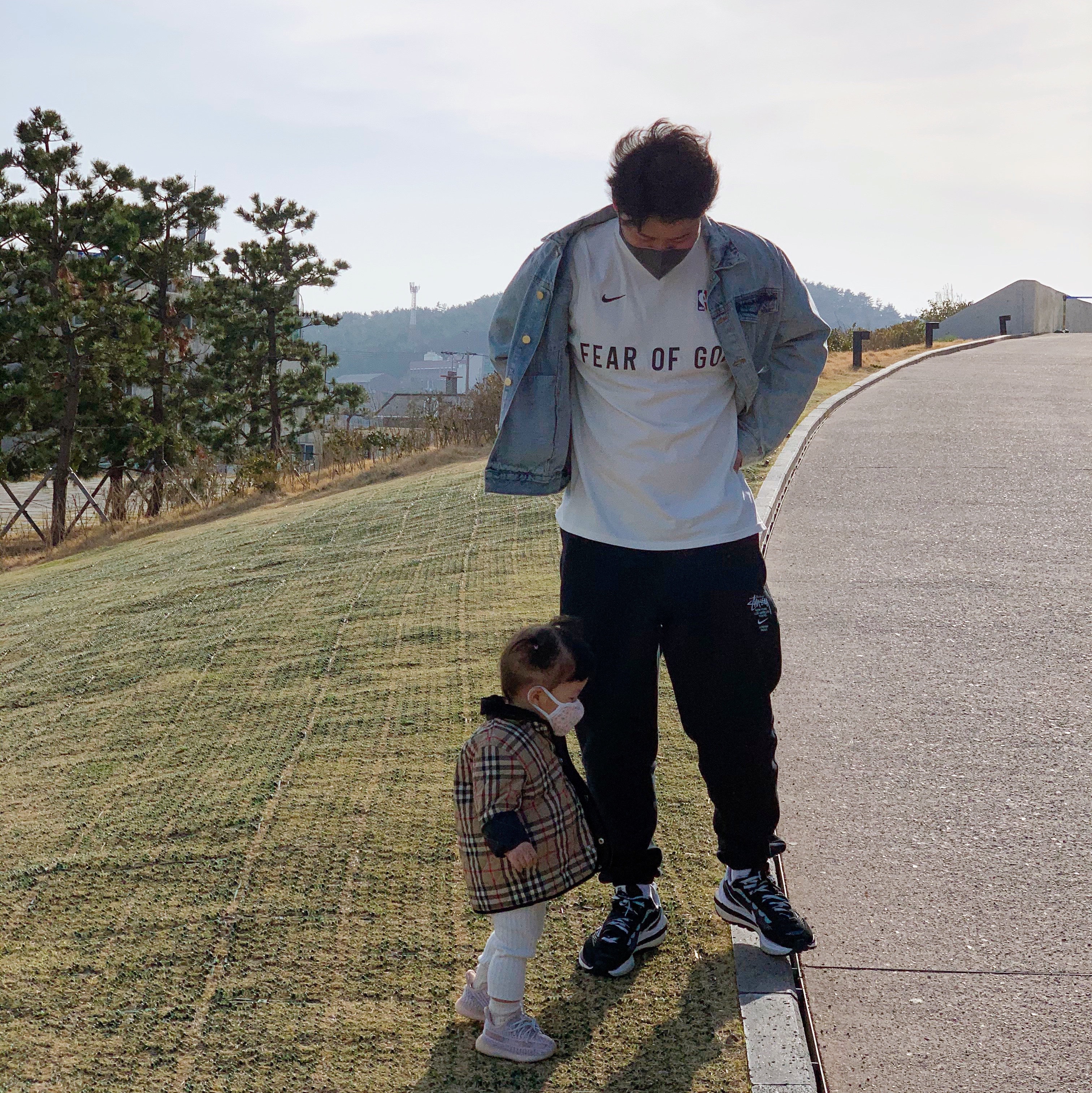 Nike x Sacai VaporWaffle Black White, Nike x Stussy NRG ZR Fleece Pants Black - Asia 착용 스타일