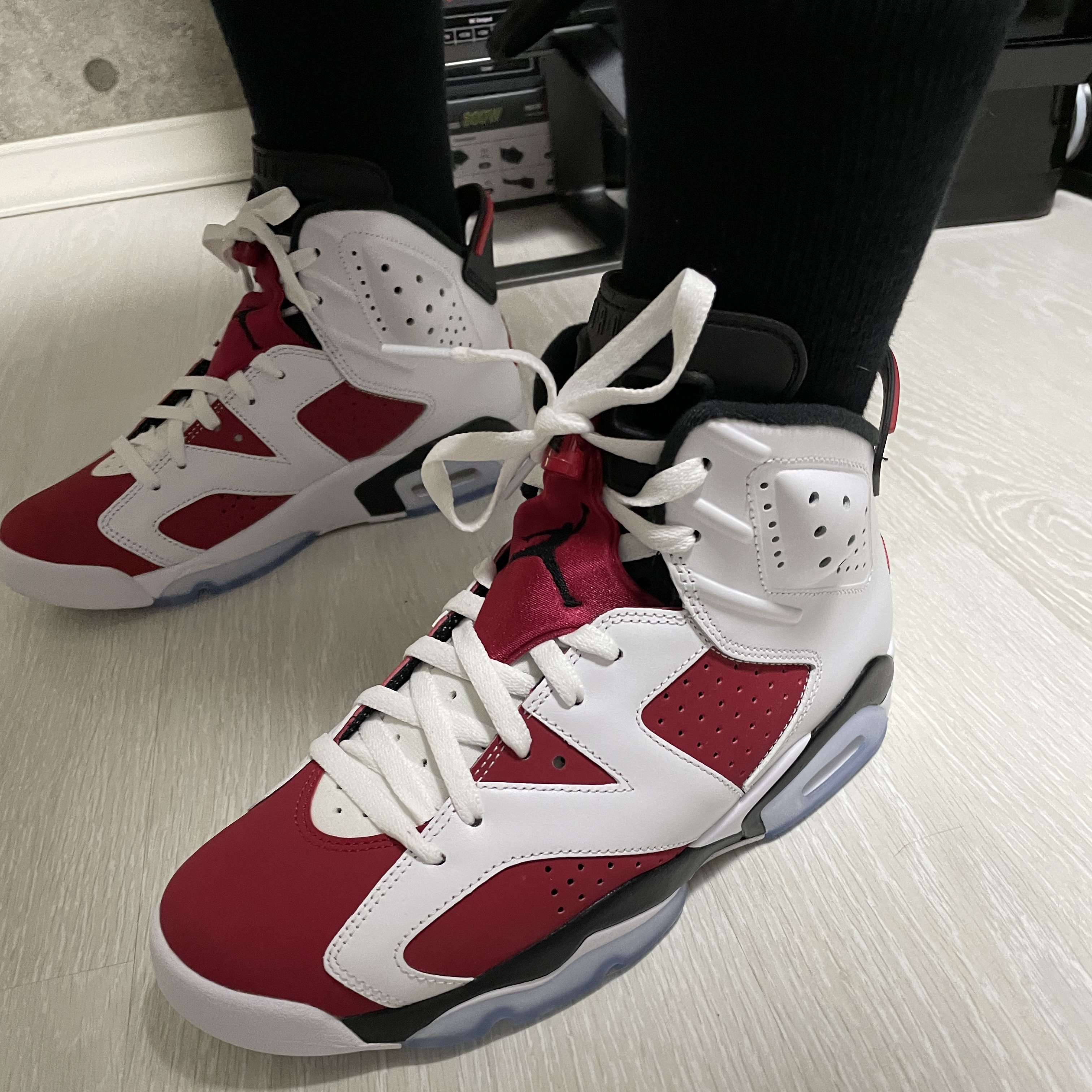 Jordan 6 Retro Carmine 2021 착용 스타일 - 2