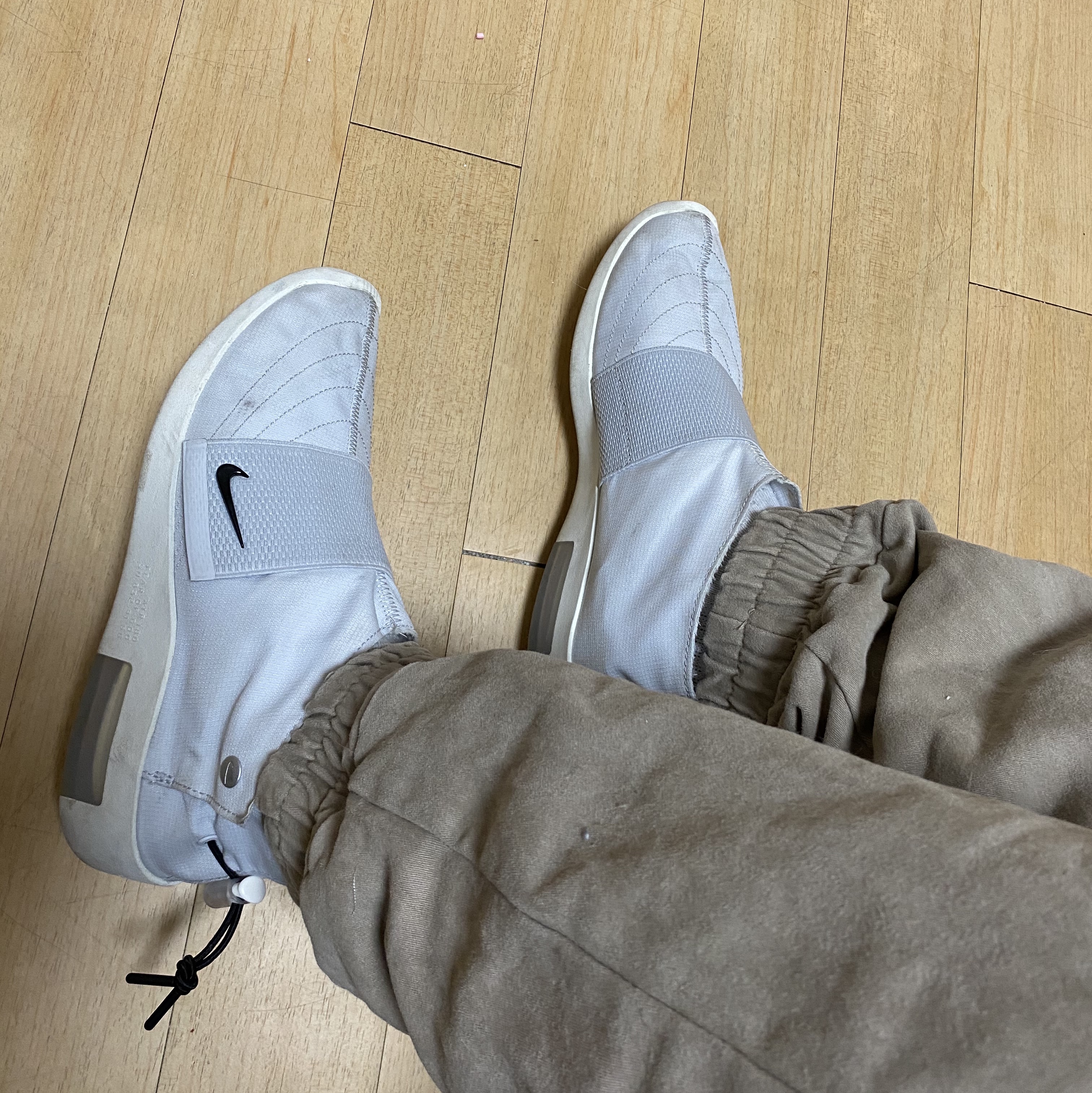 Nike x Fear of God Air Fear of God Moccasin Pure Platinum 착용 스타일