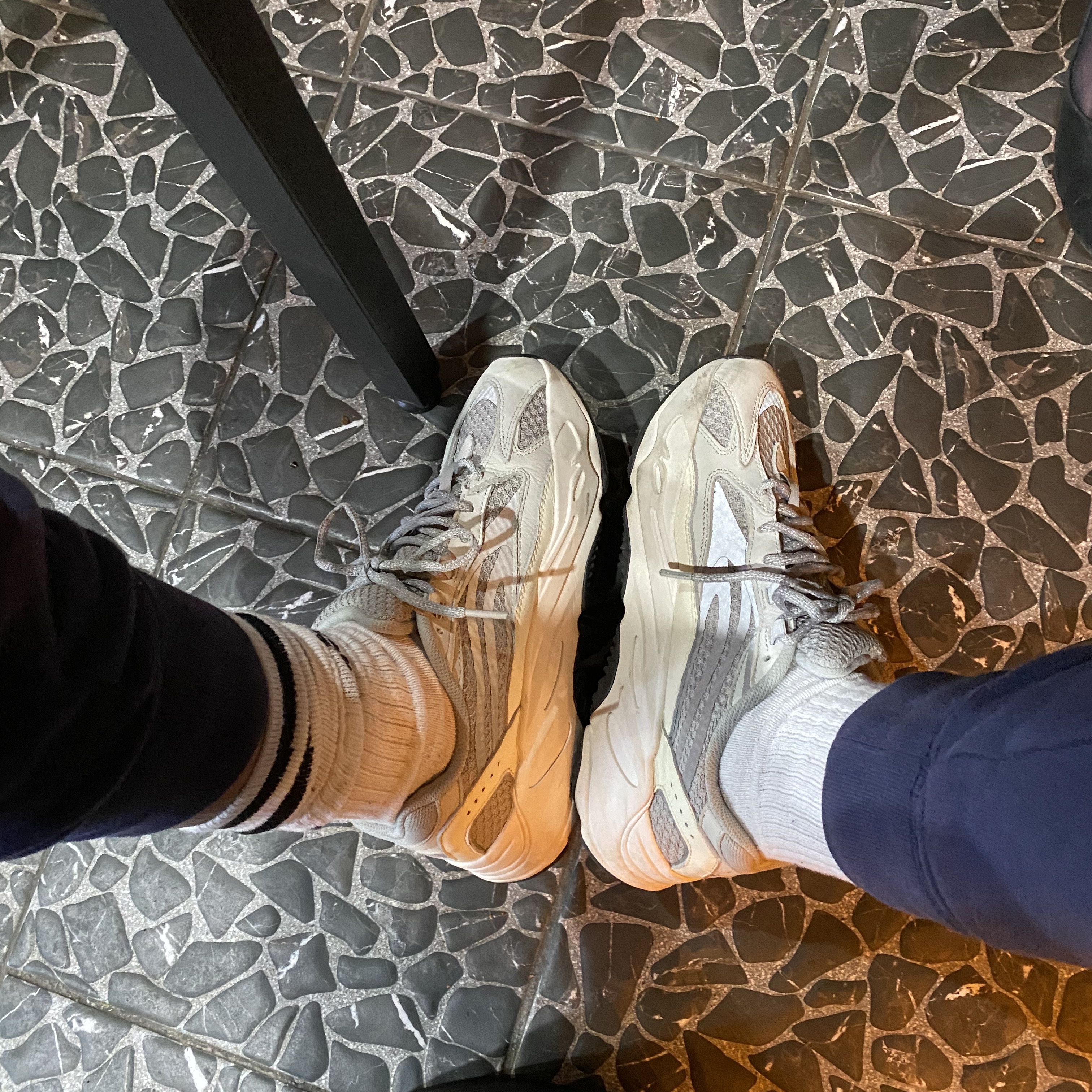 Adidas Yeezy Boost 700 V2 Static 2018 착용 스타일 - 2