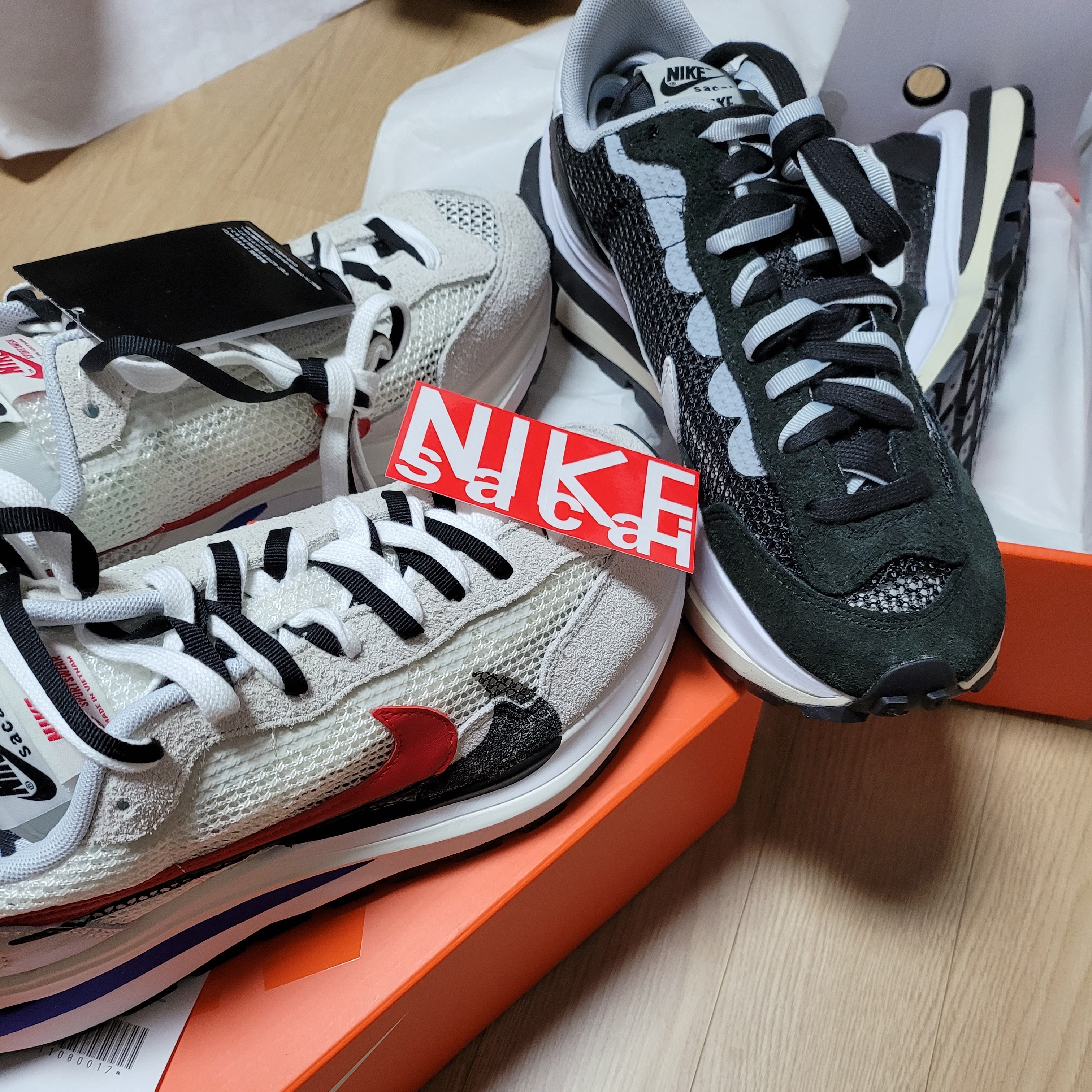 Nike x Sacai VaporWaffle Royal Fuchsia, Nike x Sacai VaporWaffle Black White 착용 스타일