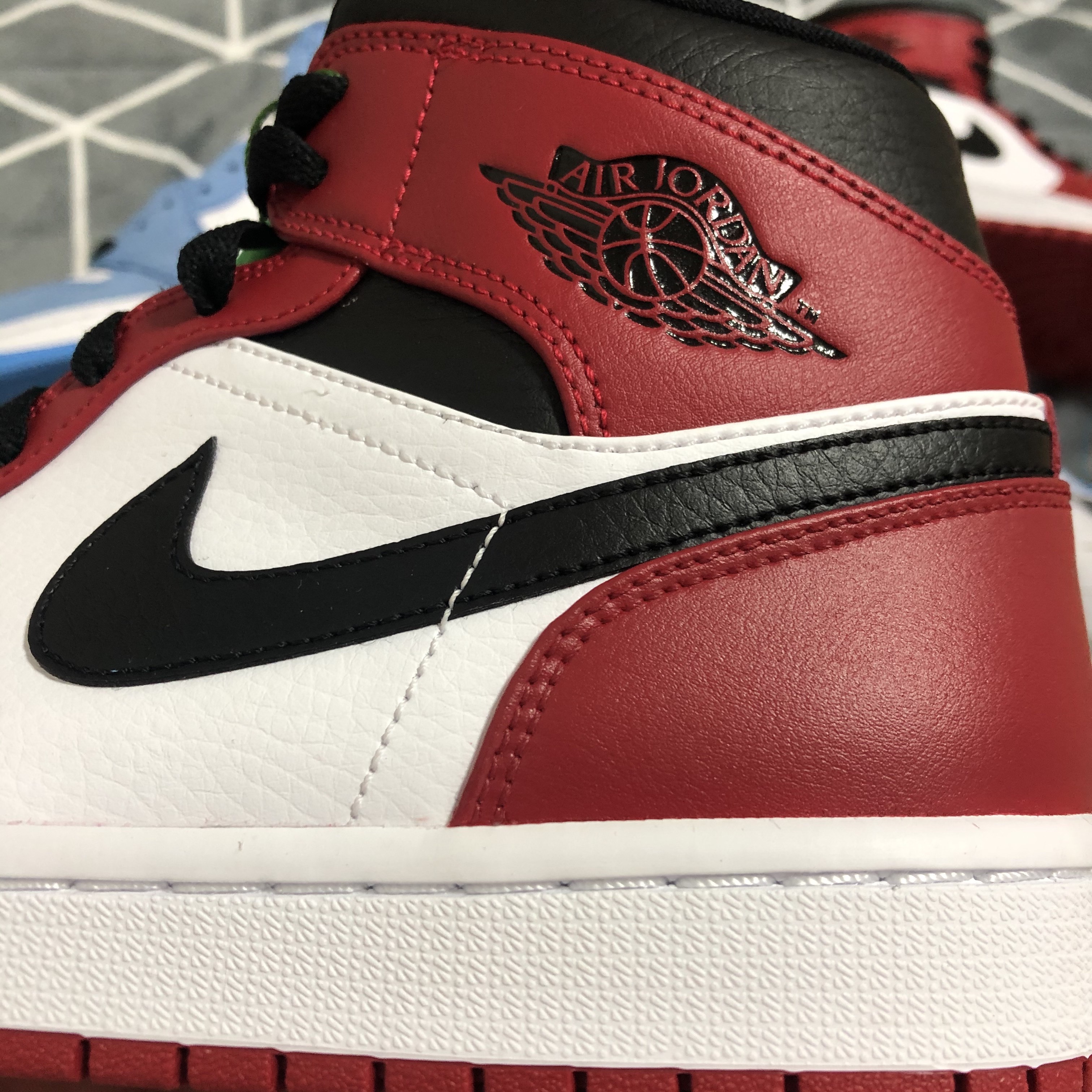 Jordan 1 Retro High OG University Blue, Jordan 1 Mid Chicago 2020 착용 스타일 - 3