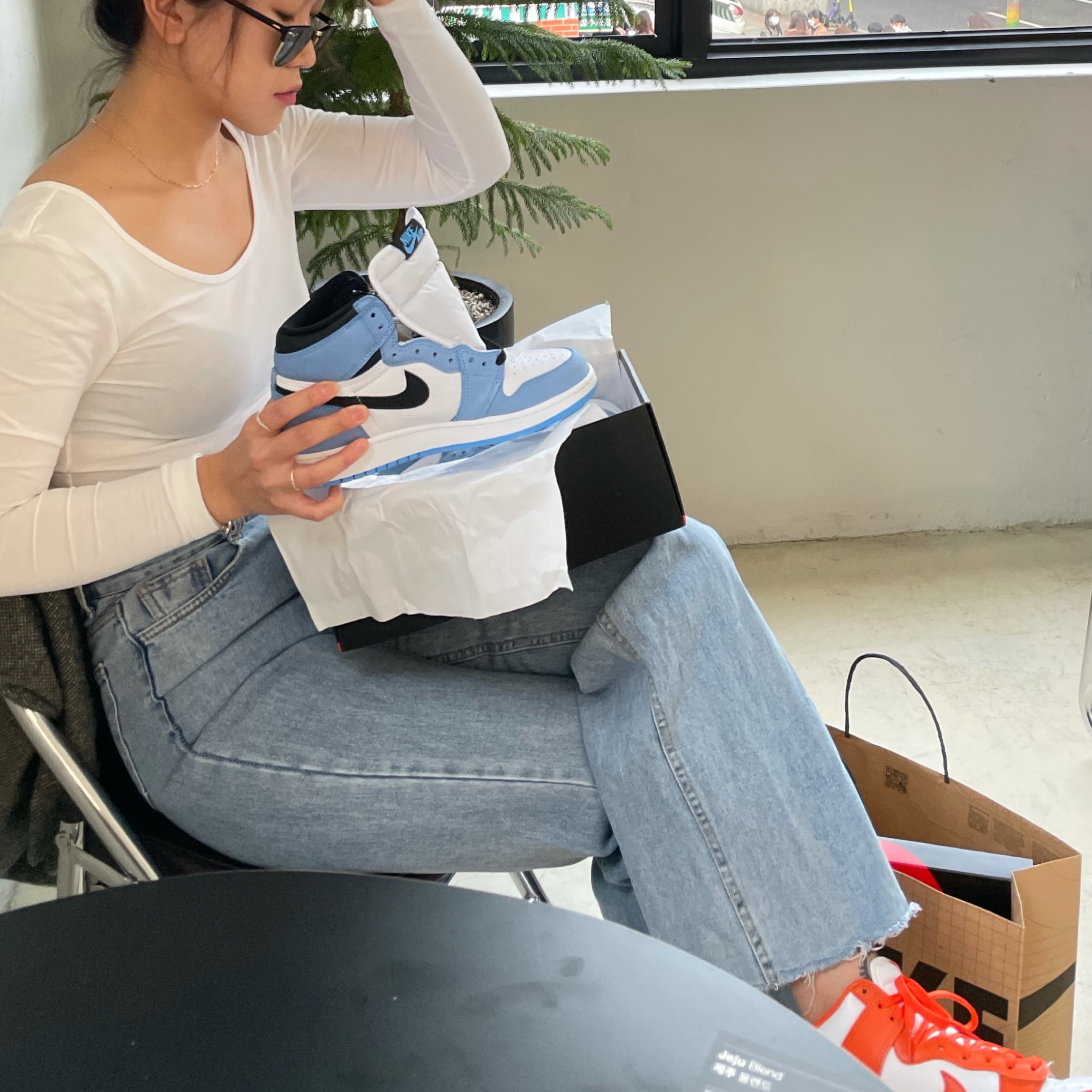 (GS) Jordan 1 Retro High OG University Blue, Jordan 1 Retro High OG University Blue 착용 스타일 - 1