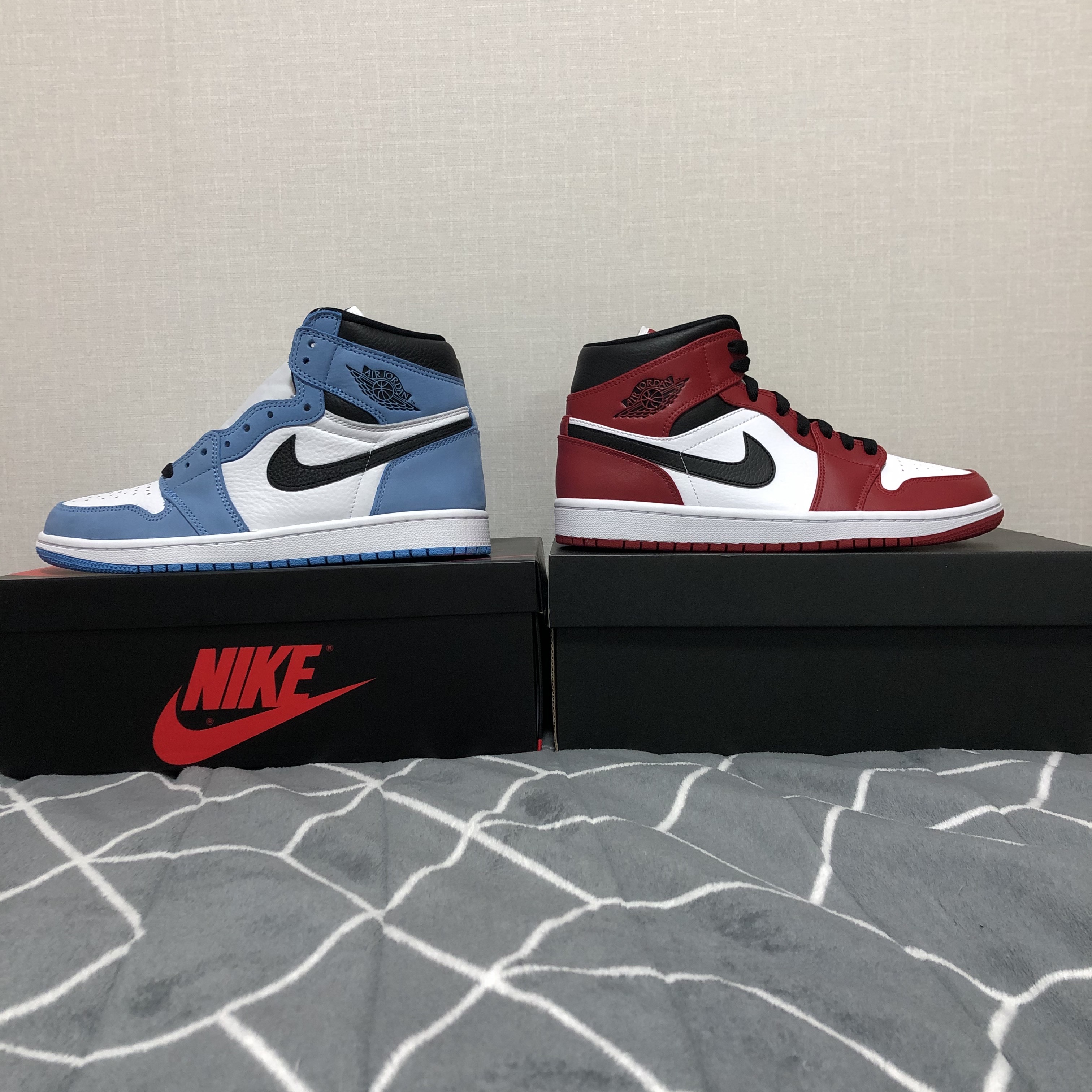 Jordan 1 Retro High OG University Blue, Jordan 1 Mid Chicago 2020 착용 스타일 - 2