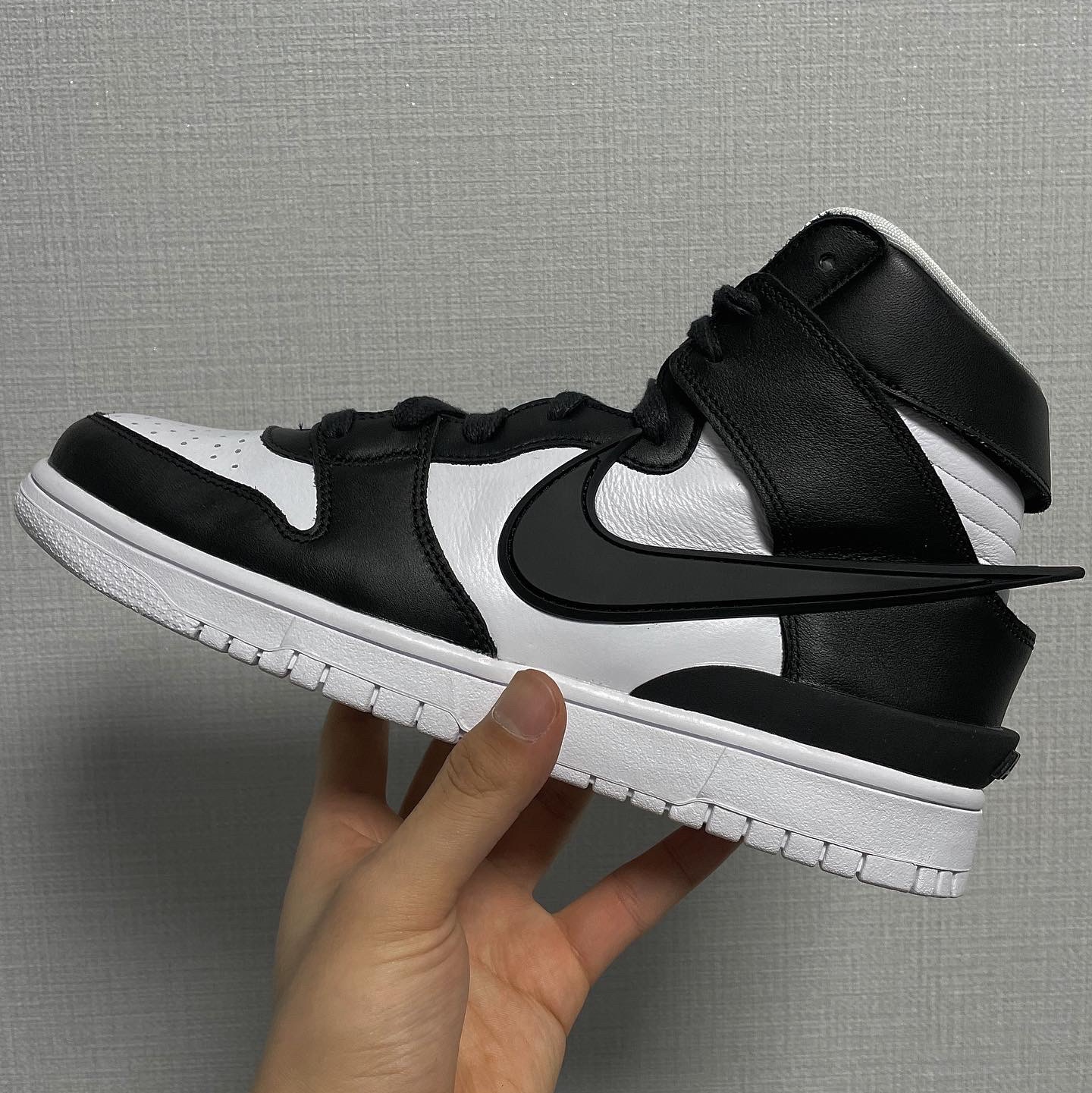 Nike x Ambush Dunk High Black 착용 스타일 - 2