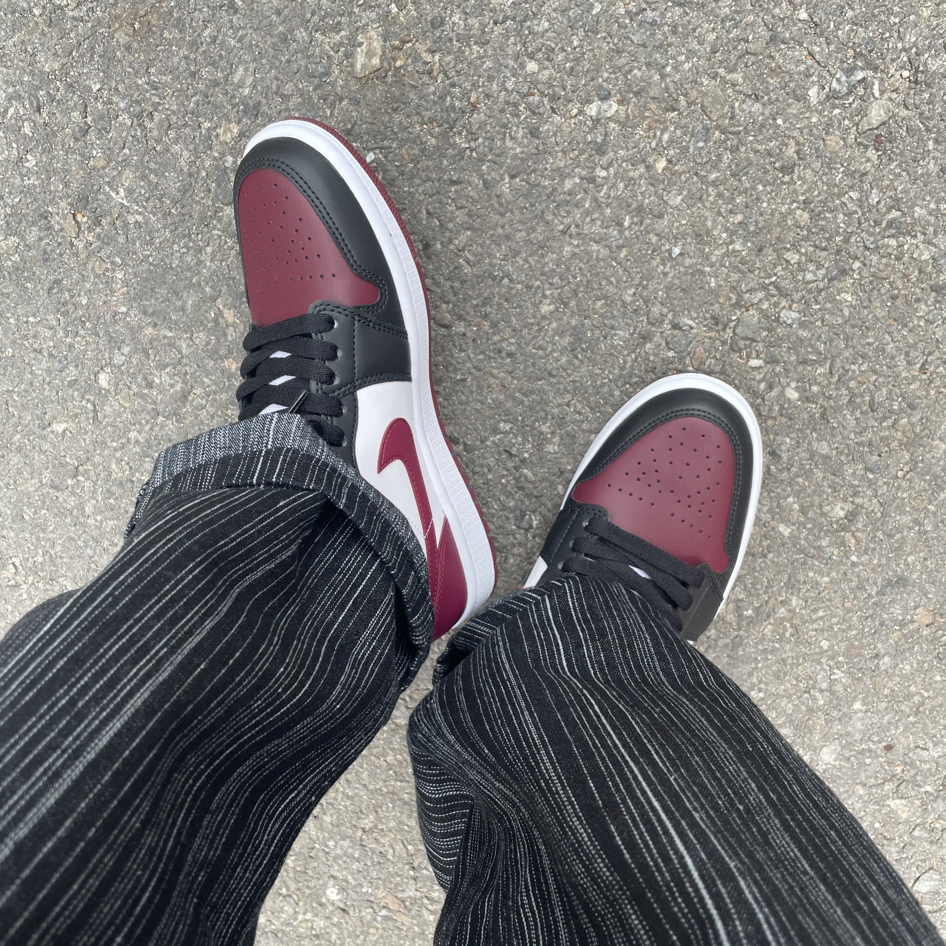 (W) Jordan 1 Mid SE Dark Beetroot 착용 스타일