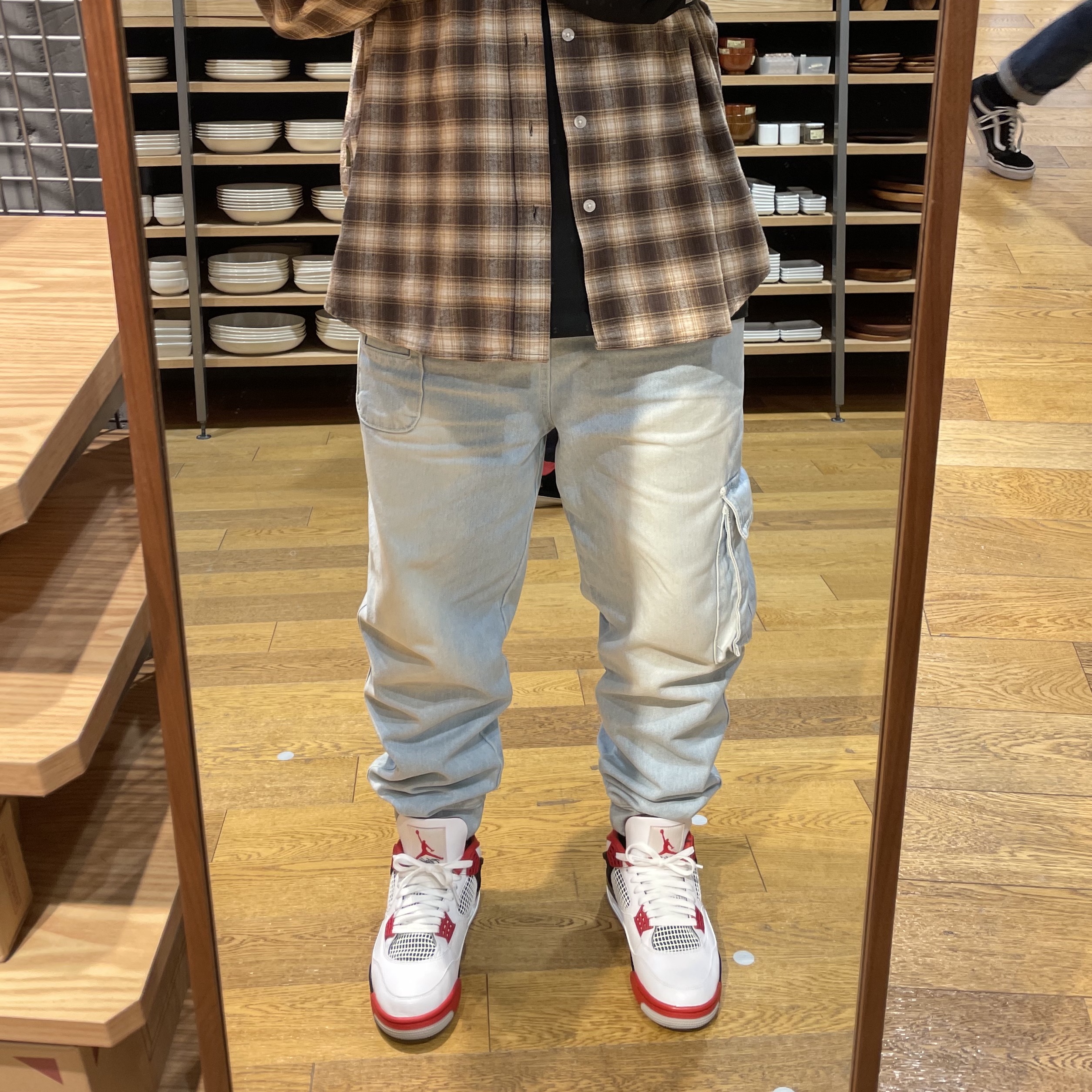 Jordan 4 Retro OG Fire Red 2020 착용 스타일 - 2