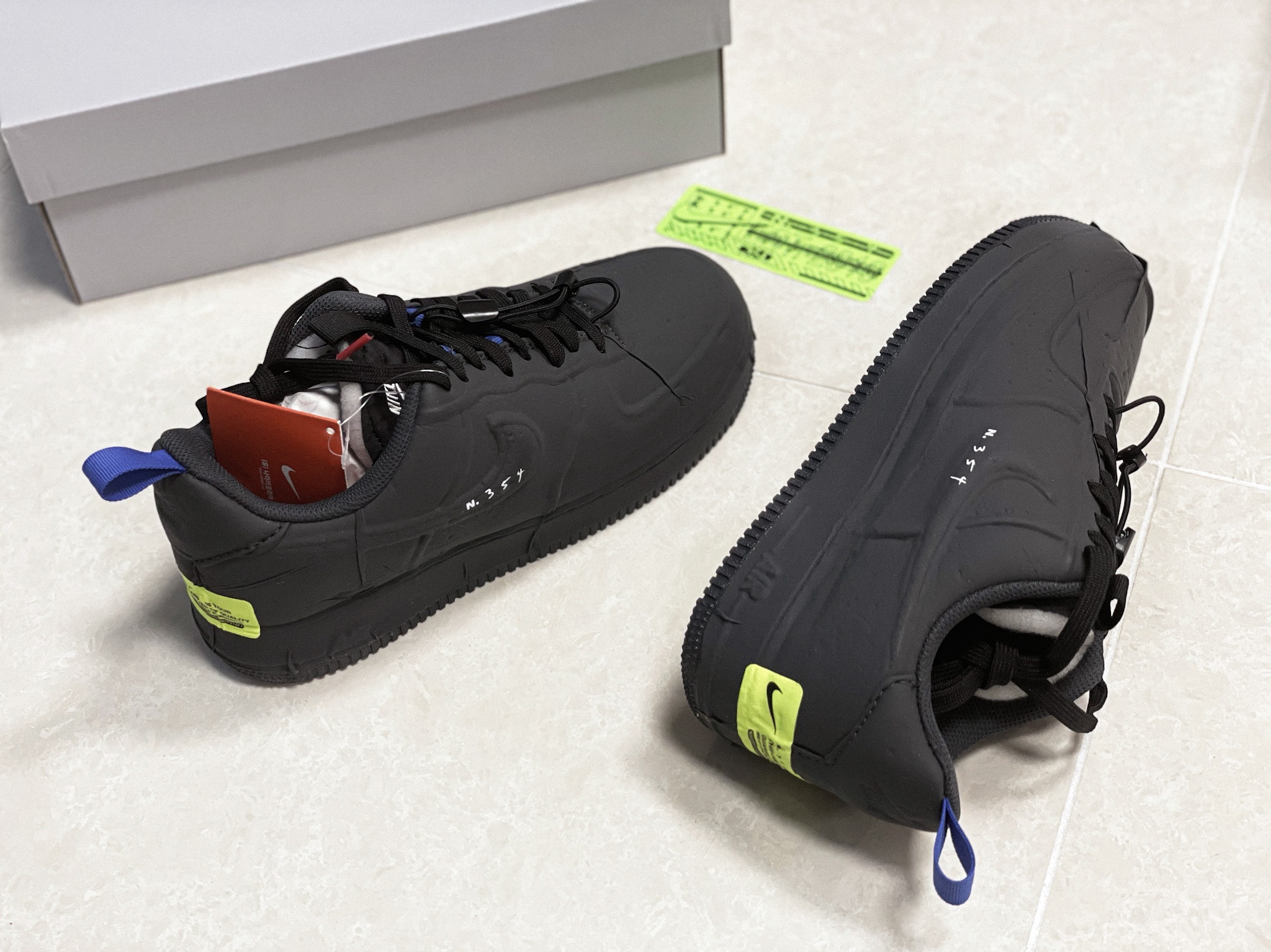 Nike Air Force 1 Experimental Black 착용 스타일