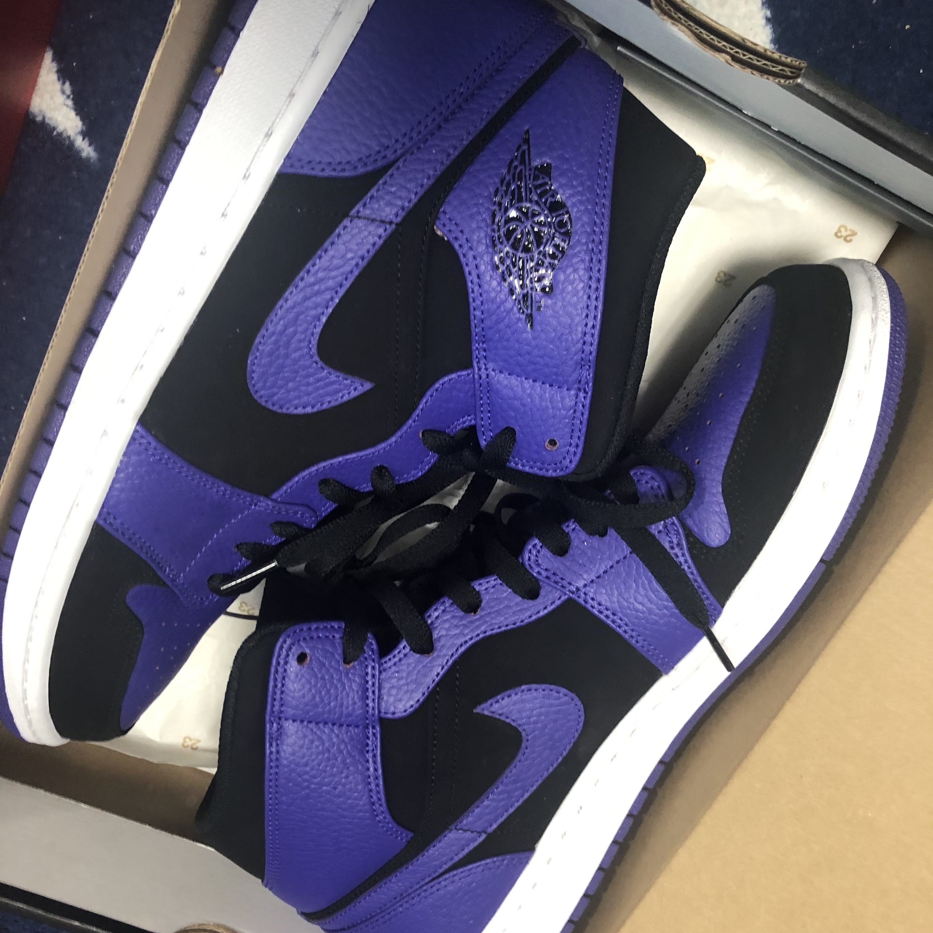 Jordan 1 Mid Black Dark Concord 착용 스타일