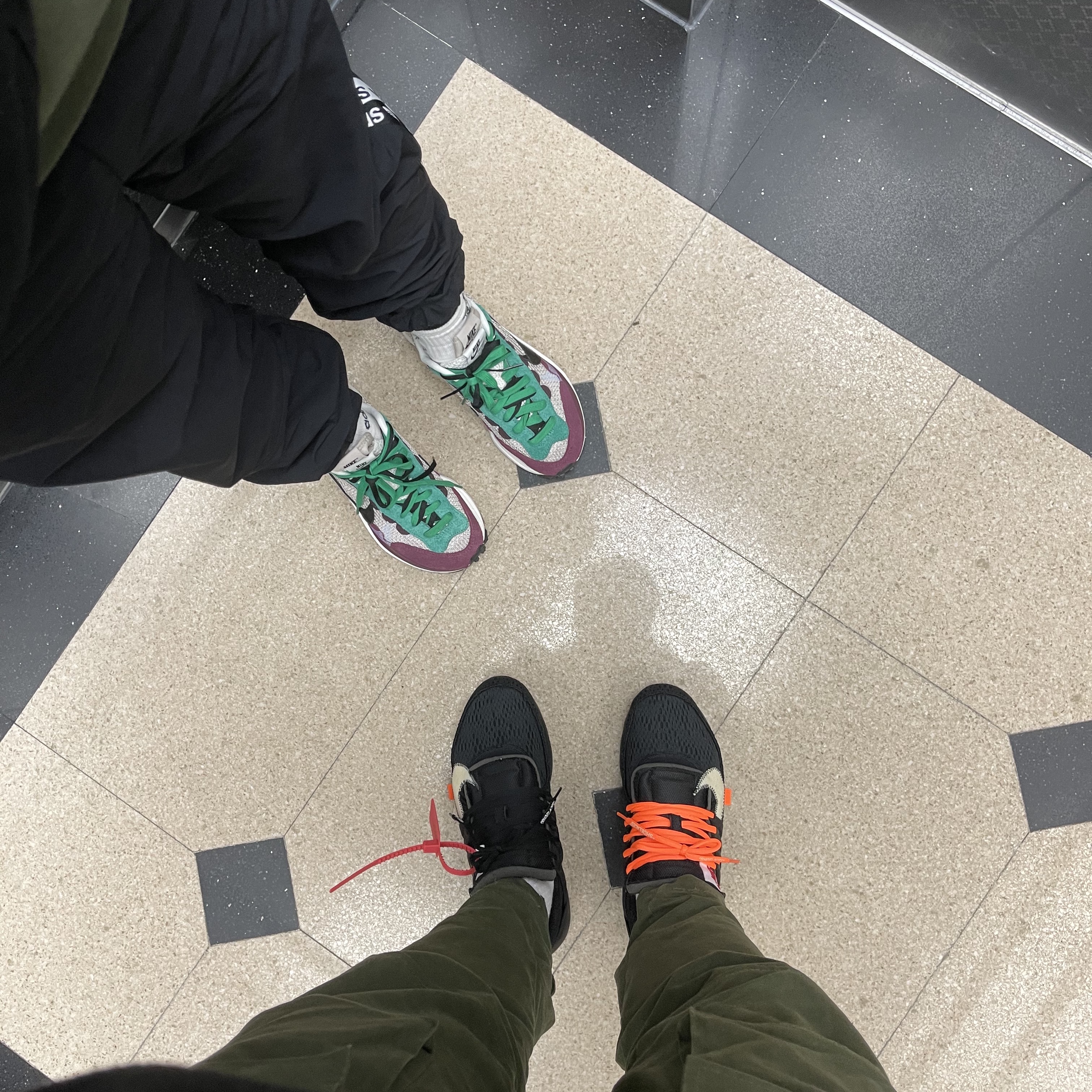 Nike x Sacai VaporWaffle String & Black Villain Red, Nike x Off-White Air Presto Black 착용 스타일