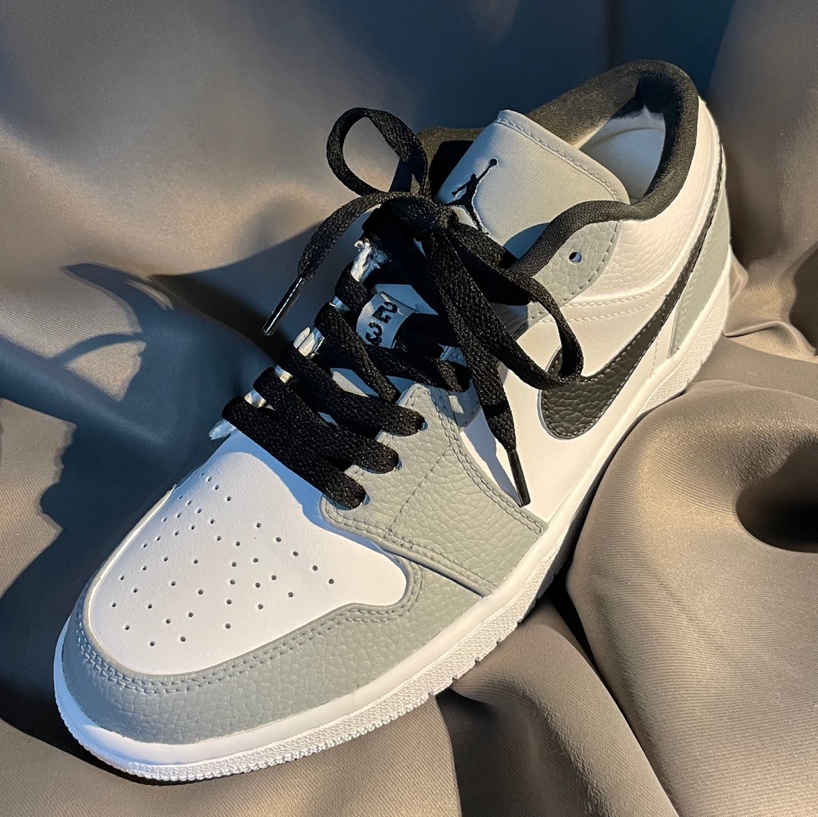 Jordan 1 Low Triple White Tumbled Leather 2020, (GS) Jordan 1 Low Triple White 착용 스타일