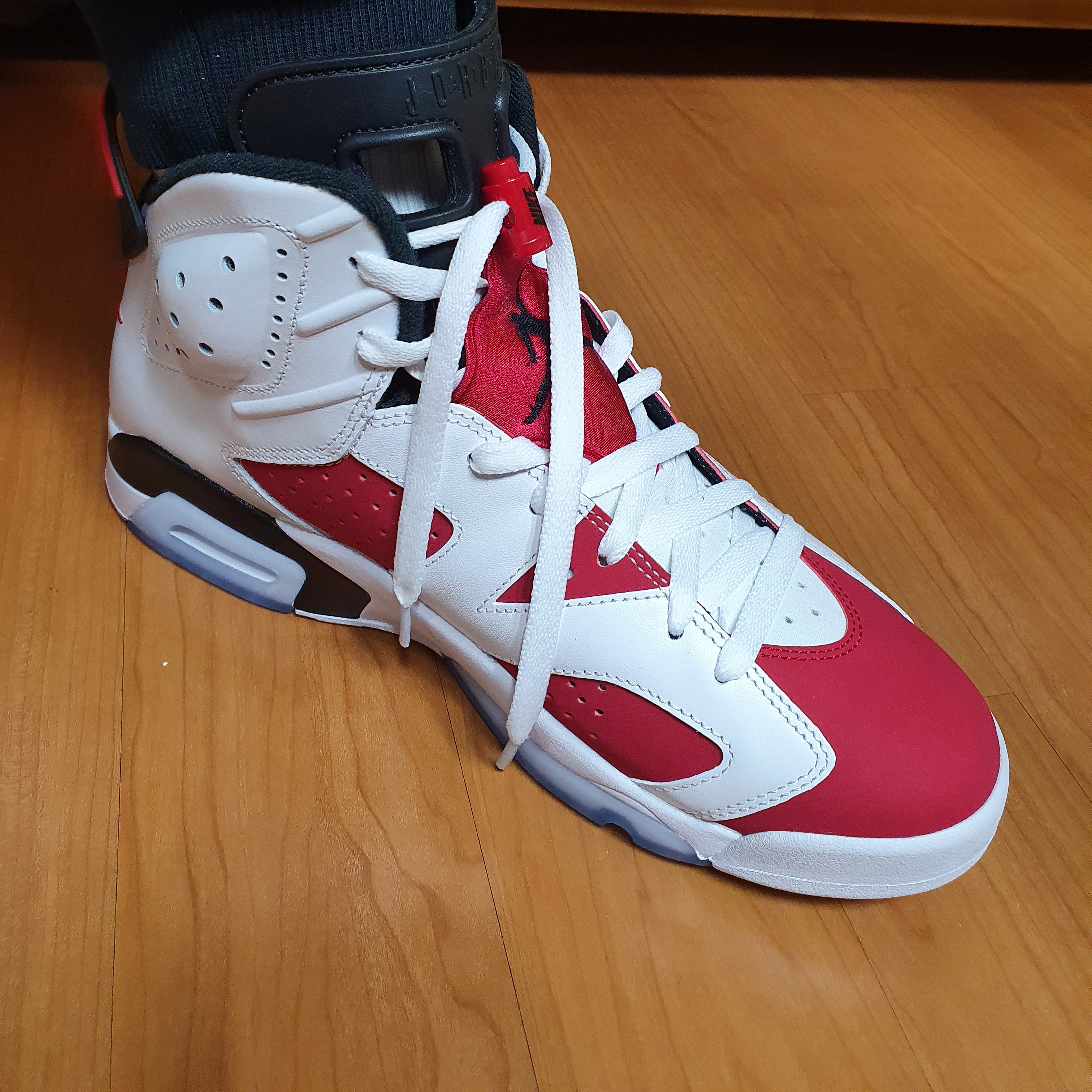 Jordan 6 Retro Carmine 2021 착용 스타일 - 1