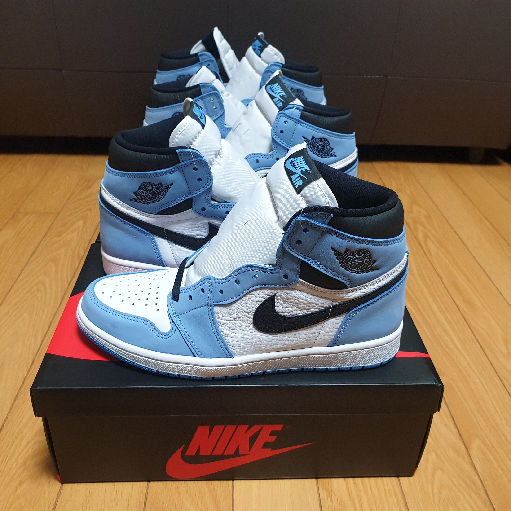 Jordan 1 Retro High OG University Blue 착용 스타일 - 5