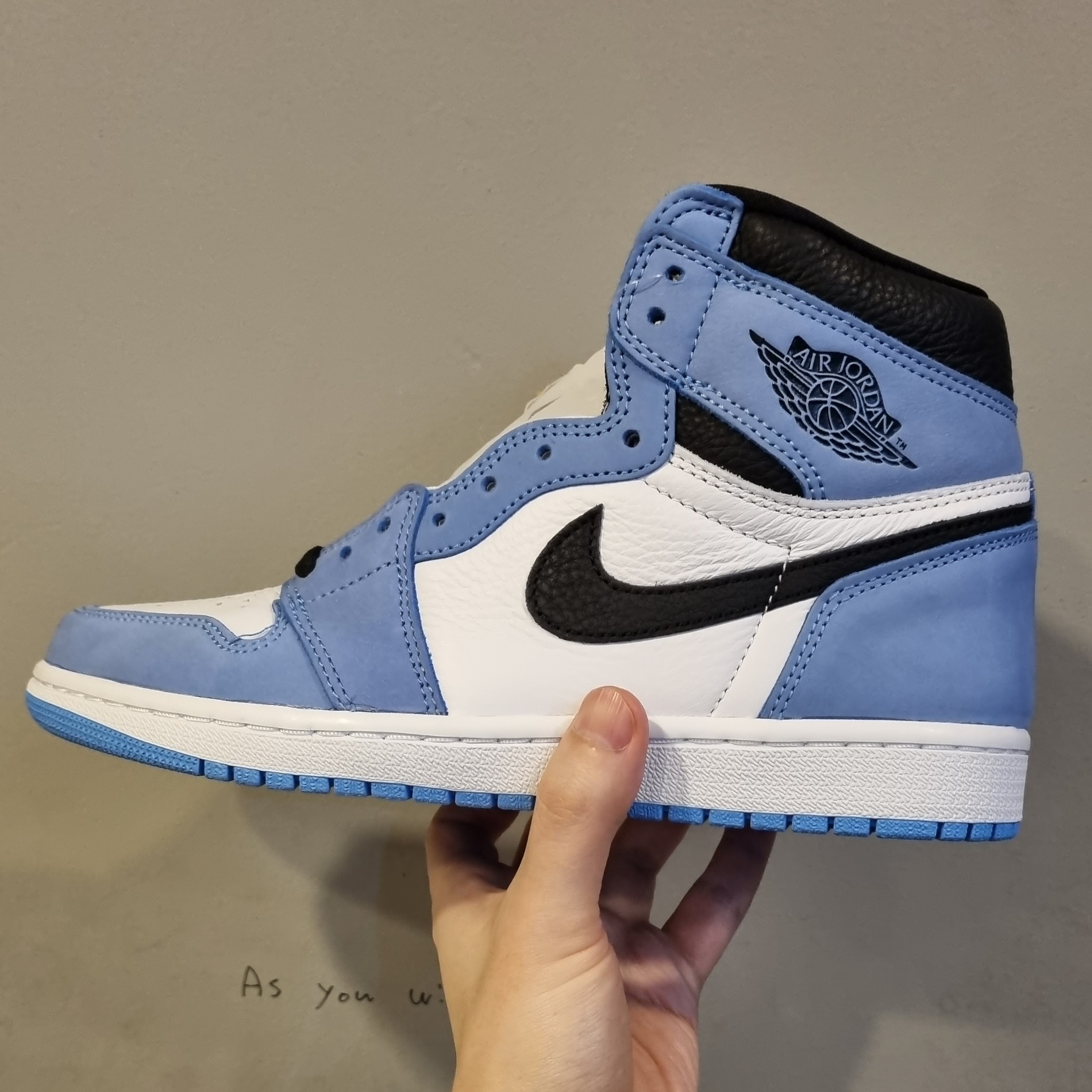 Jordan 1 Retro High OG University Blue 착용 스타일
