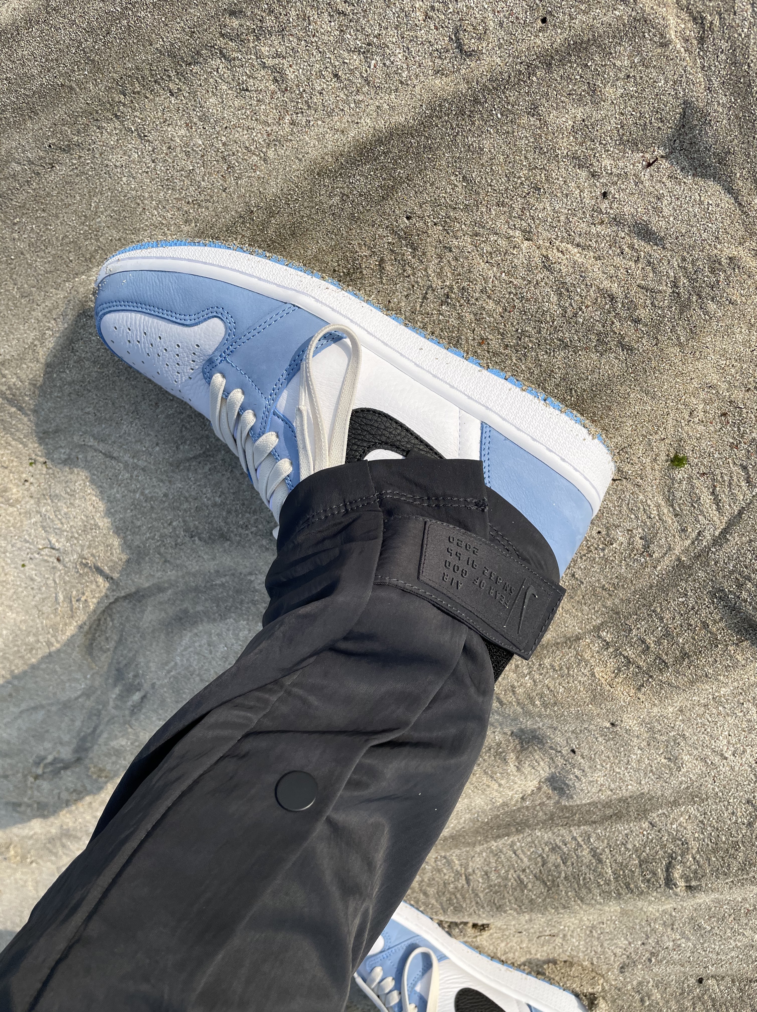 Jordan 1 Retro High OG University Blue, Nike x Fear of God Warm Up Pants Off Noir 착용 스타일