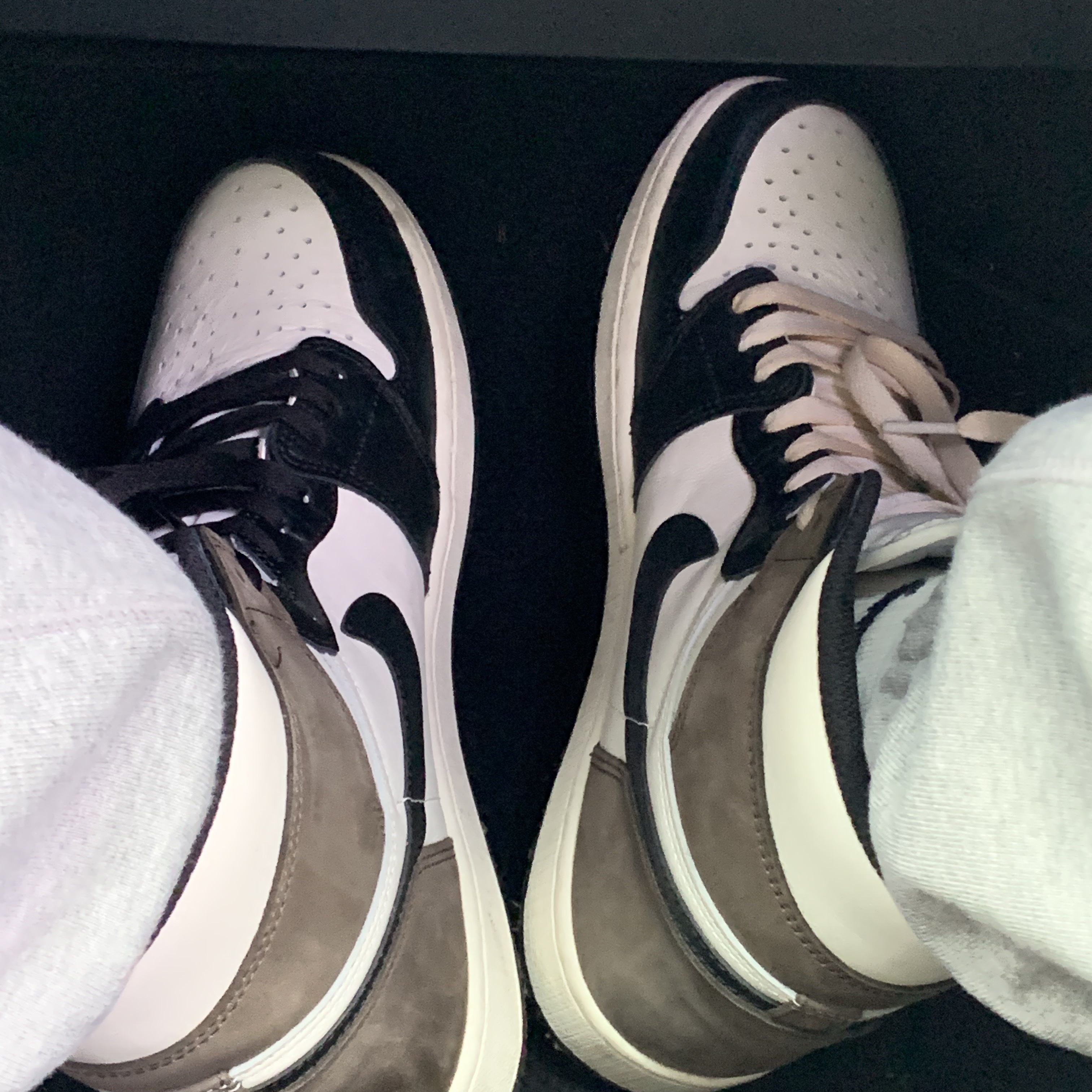 Jordan 1 Retro High OG Black Mocha 착용 스타일
