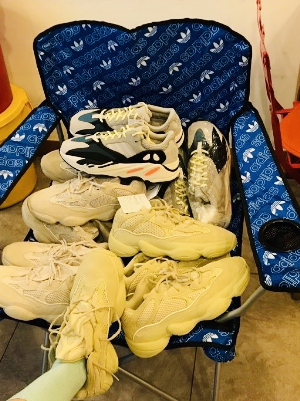 Adidas Yeezy Boost 700 Wave Runner Solid Grey 2017/2019, Adidas Yeezy 500 Super Moon Yellow 착용 스타일 - 2