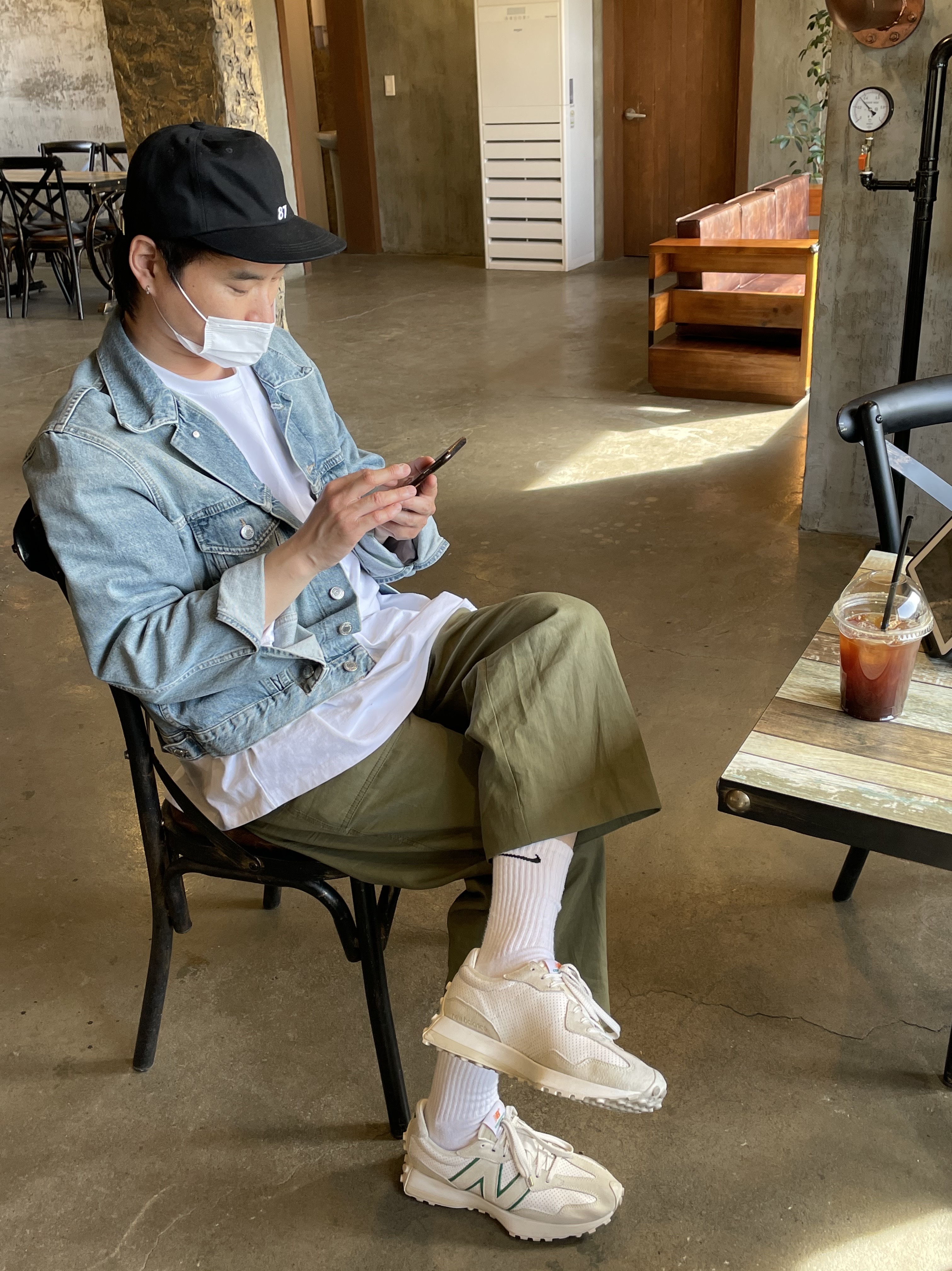 New Balance x Casablanca 327 Idealist Off White Green 착용 스타일 - 1