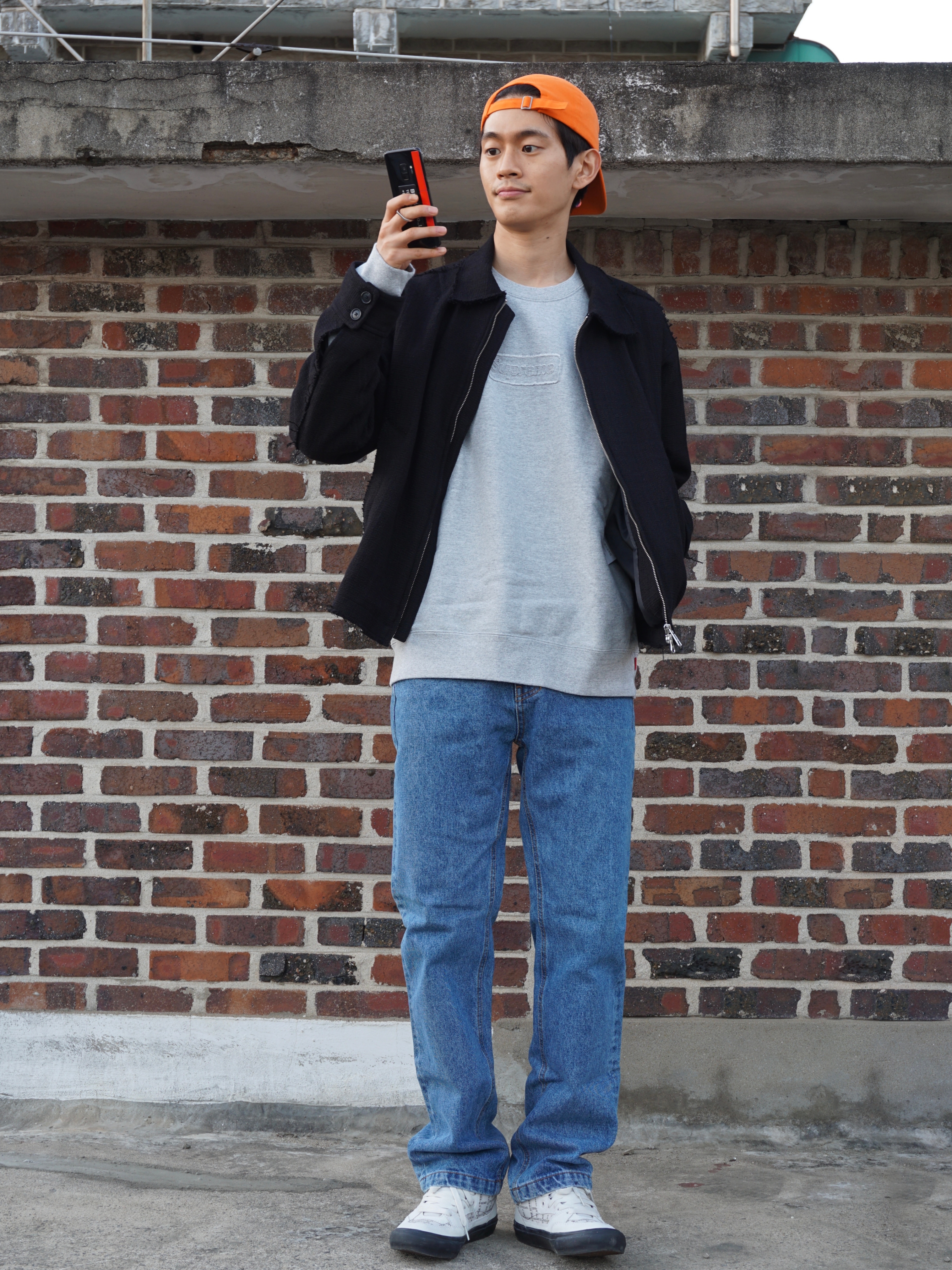 Vans x Supreme Half Cab Pro White 착용 스타일 - 2
