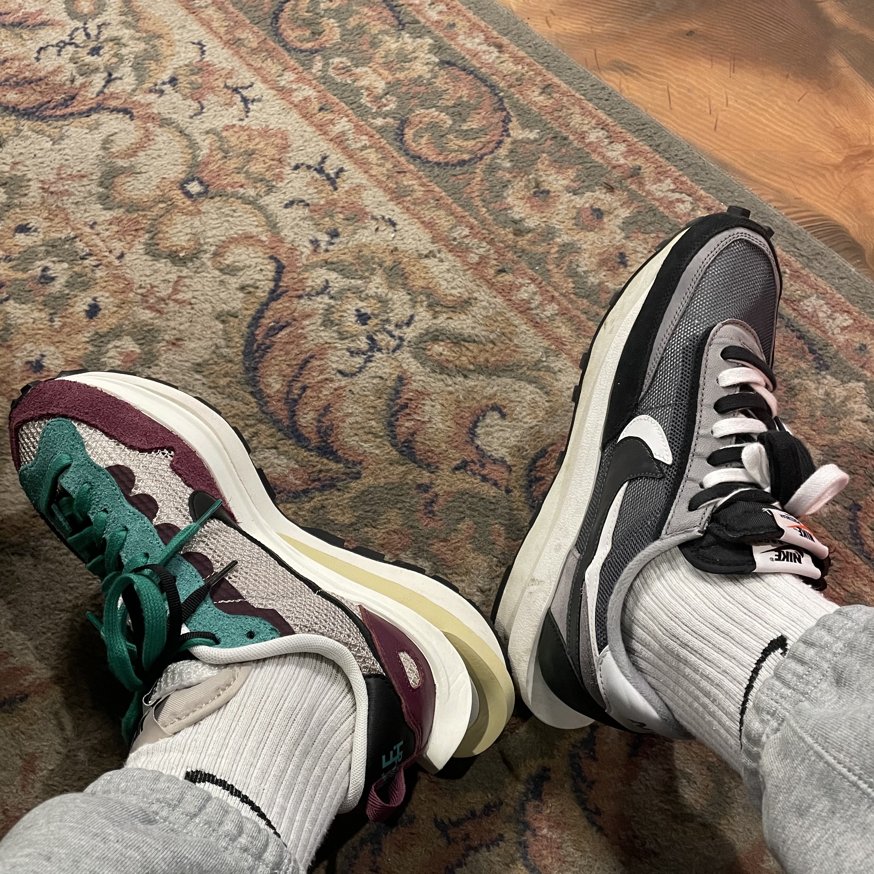Nike x Sacai VaporWaffle String & Black Villain Red, Nike x Sacai LDWaffle Black 착용 스타일