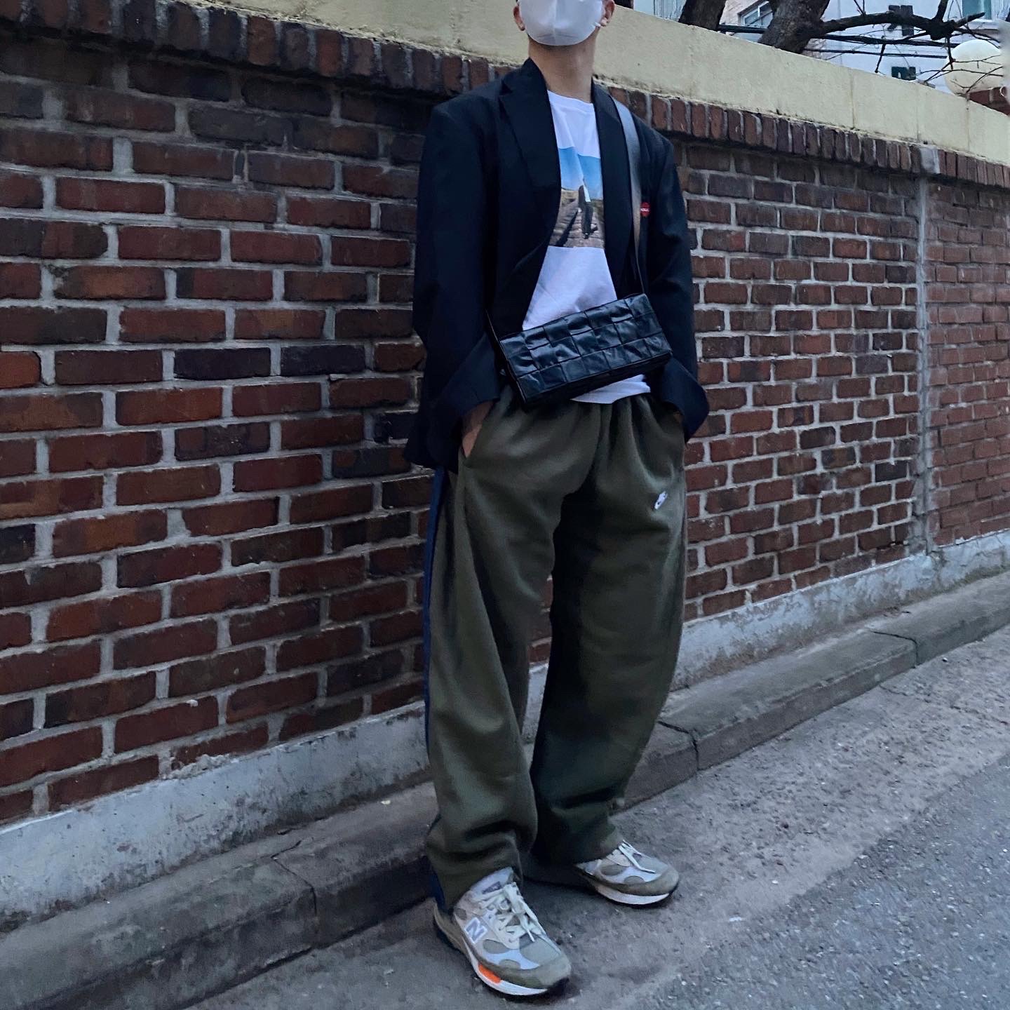 New Balance x WTAPS 992 Made in USA Olive 착용 스타일 - 1