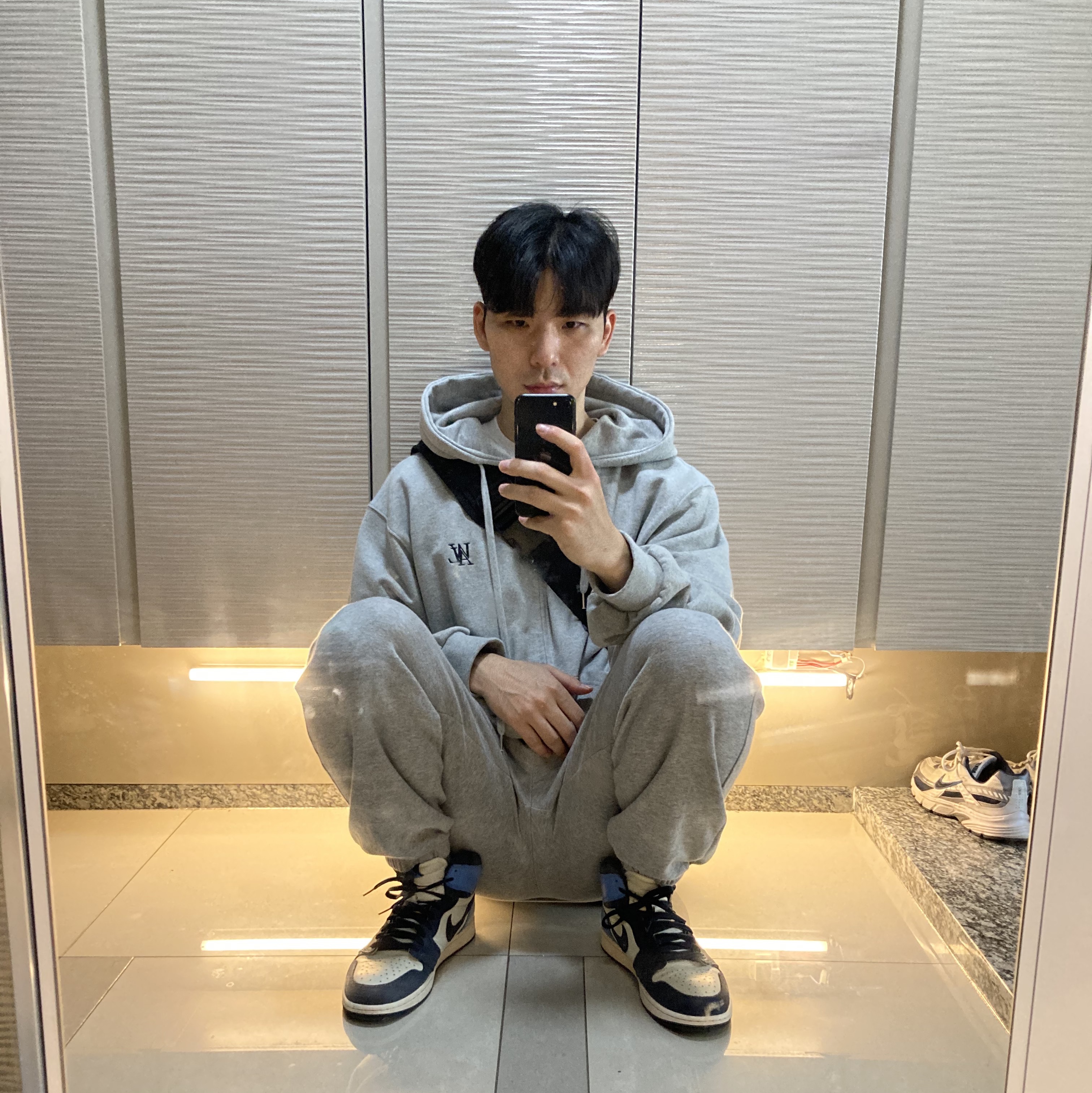 Jordan 1 Retro High Obsidian UNC 착용 스타일 - 1