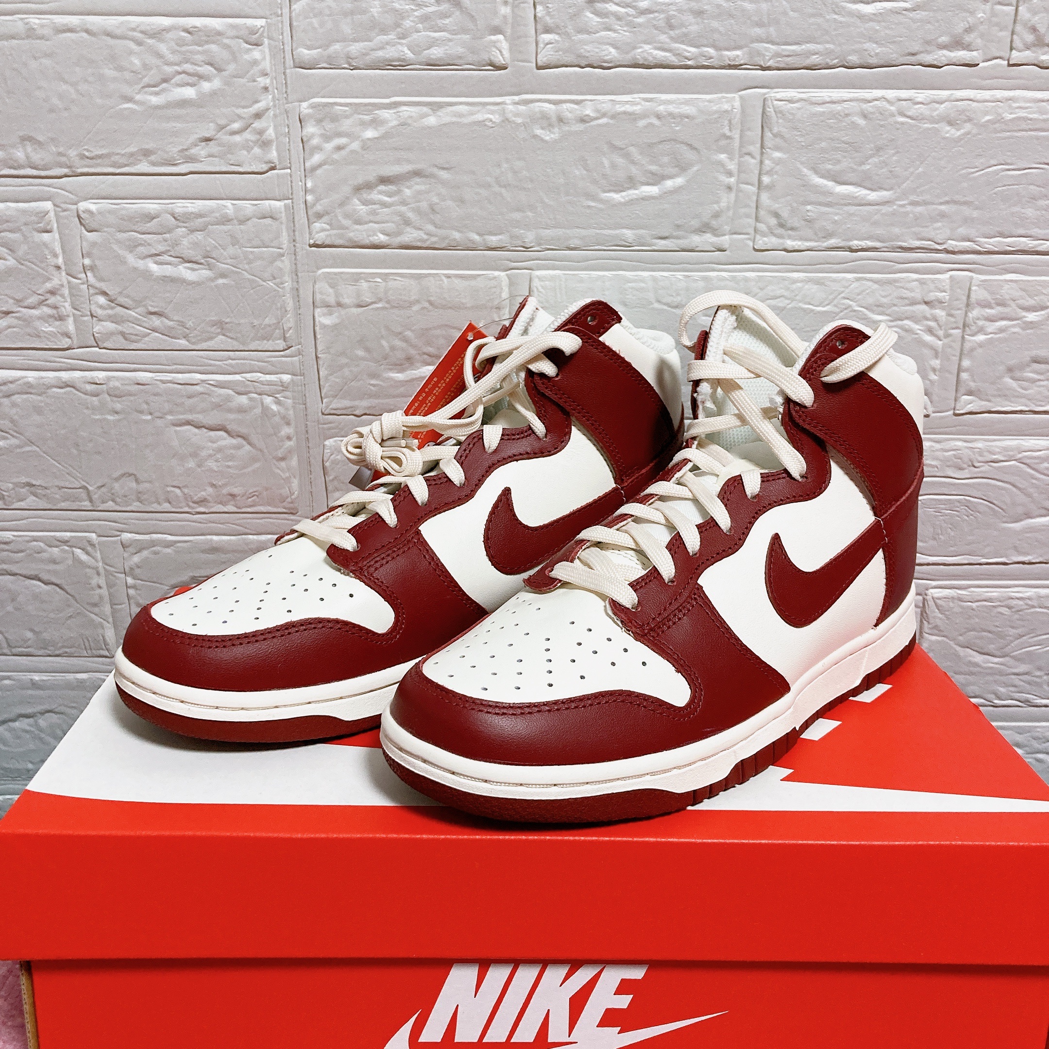 (W) Nike Dunk High Team Red 착용 스타일 - 2