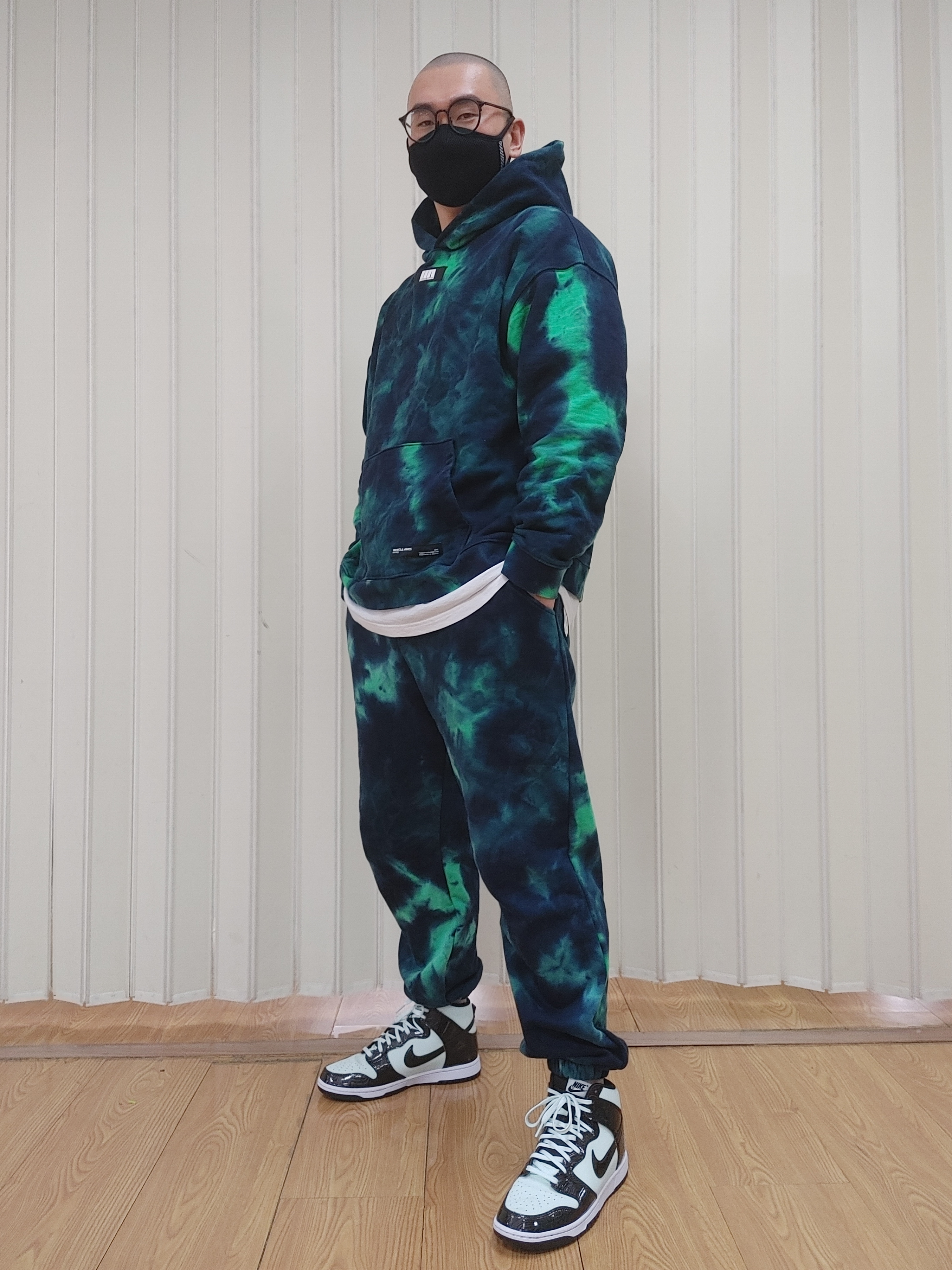 Nike Dunk High Barely Green 착용 스타일