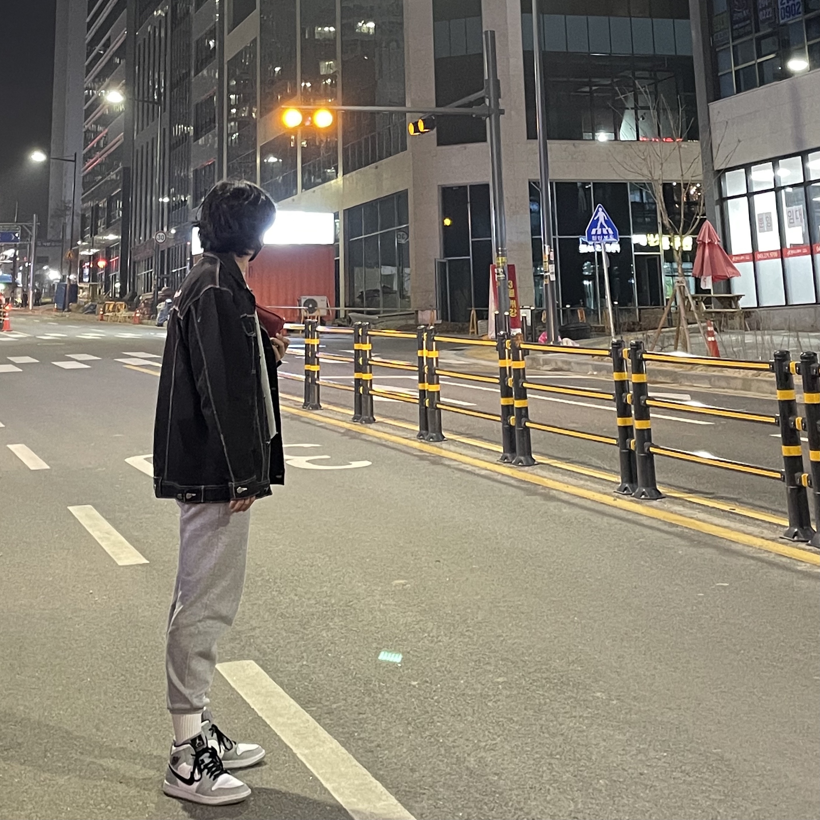 Jordan 1 Mid Light Smoke Grey 착용 스타일
