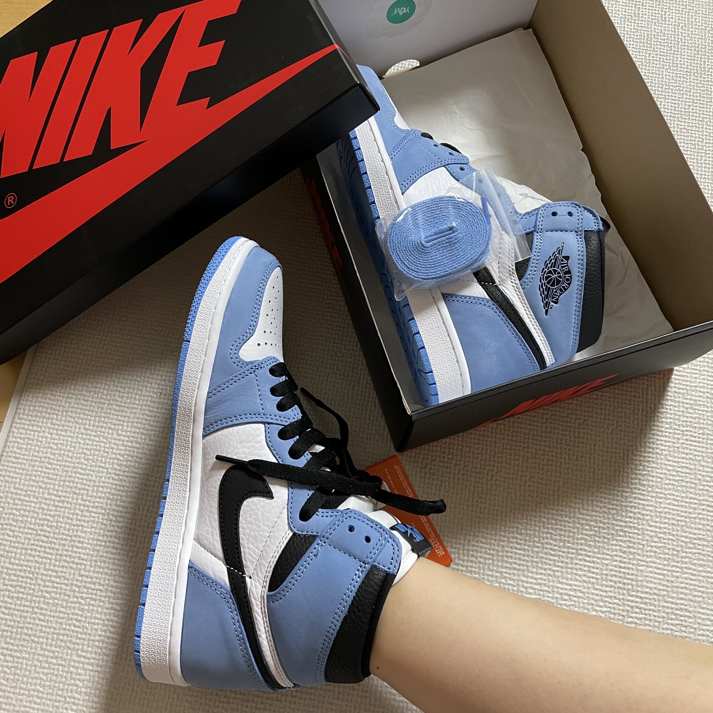 Jordan 1 Retro High OG University Blue 착용 스타일