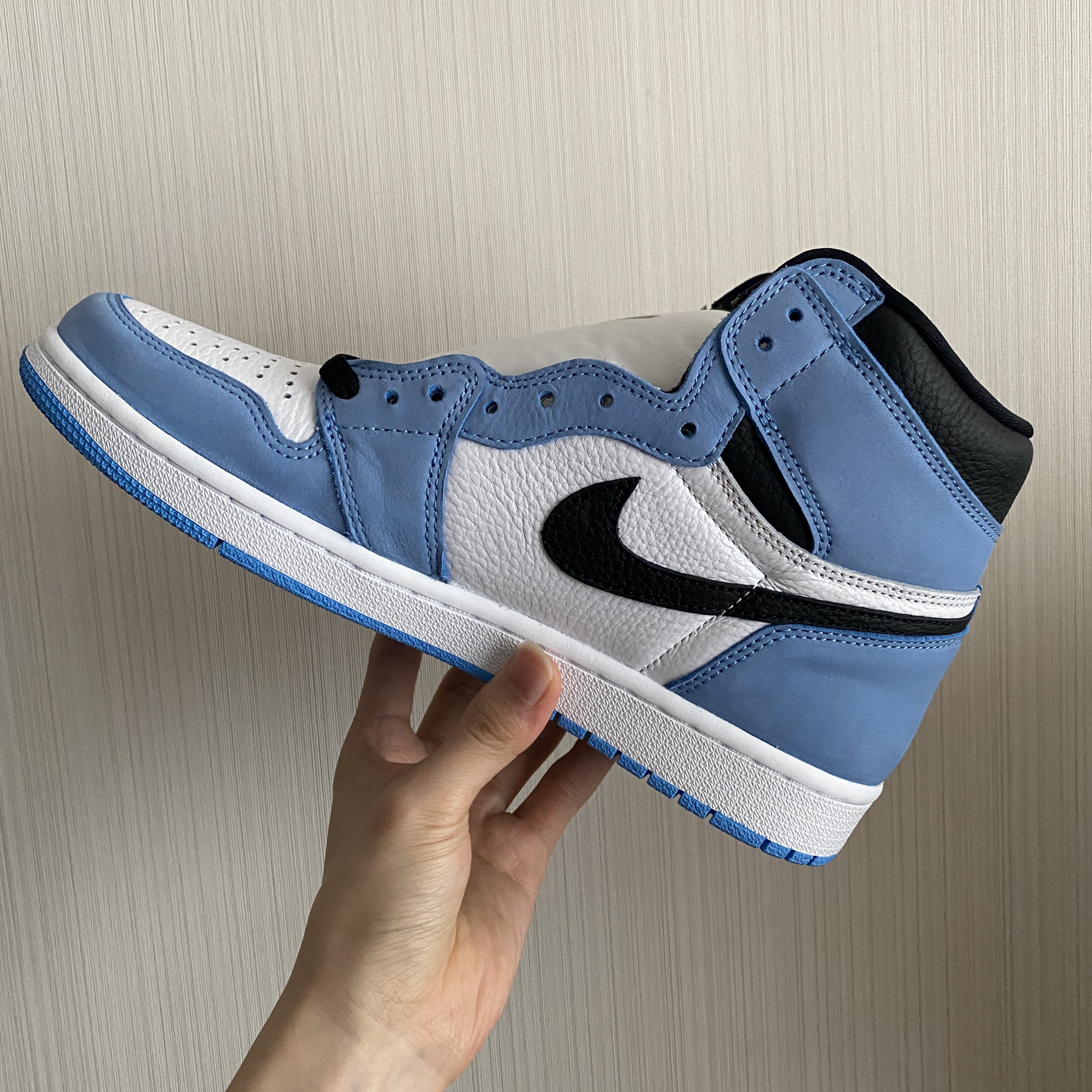 Jordan 1 Retro High OG University Blue 착용 스타일