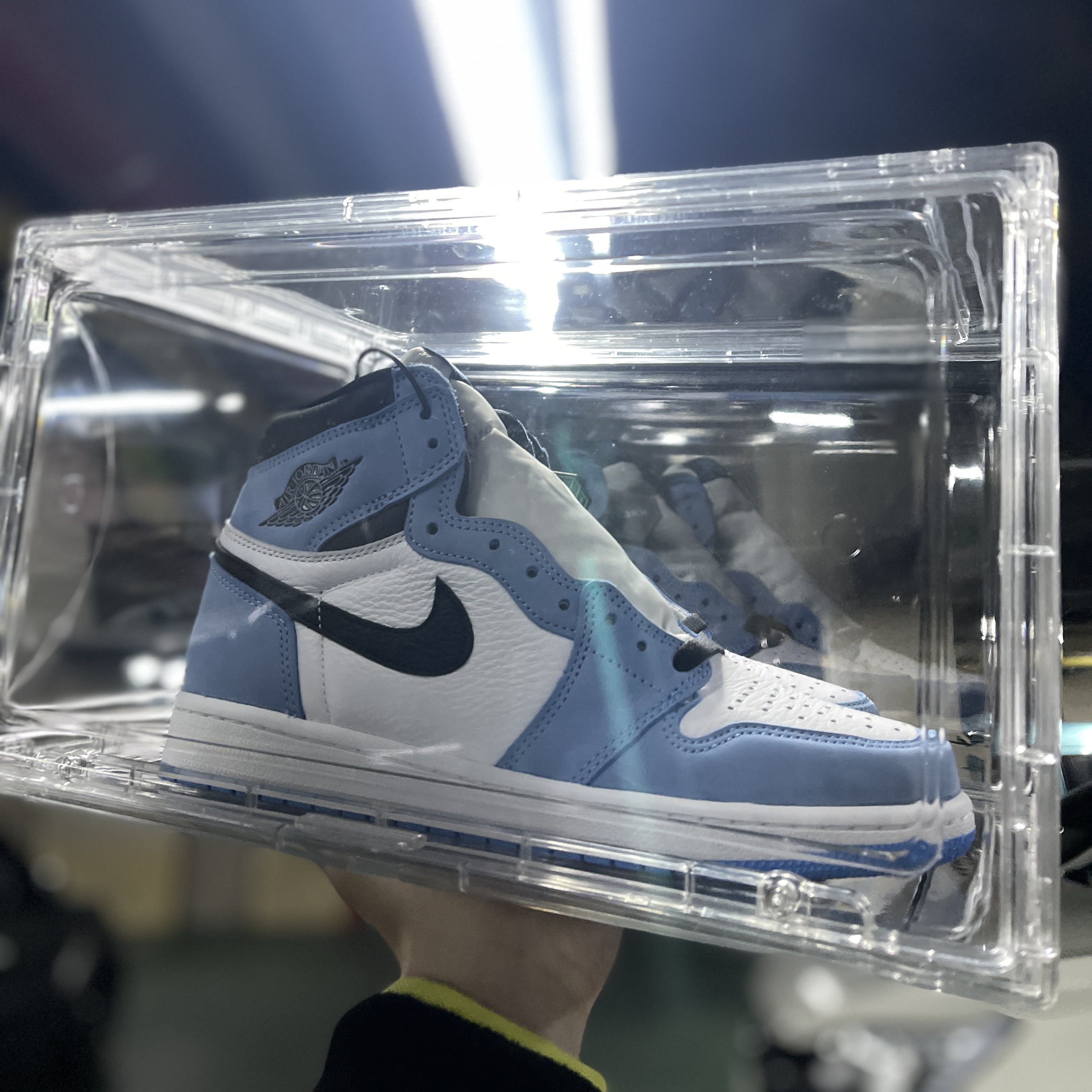Jordan 1 Retro High OG University Blue 착용 스타일 - 1