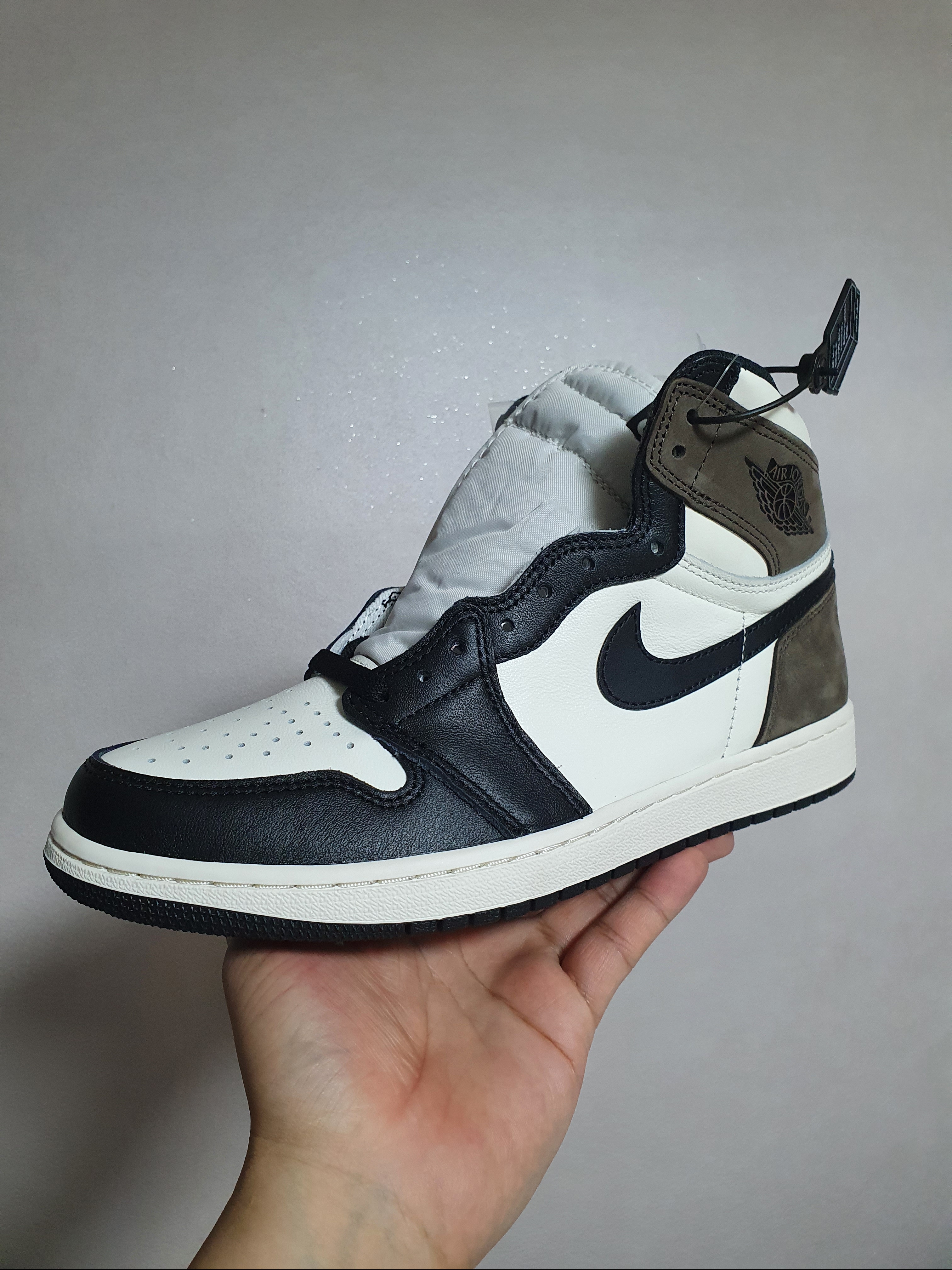 Jordan 1 Retro High OG Black Mocha 착용 스타일