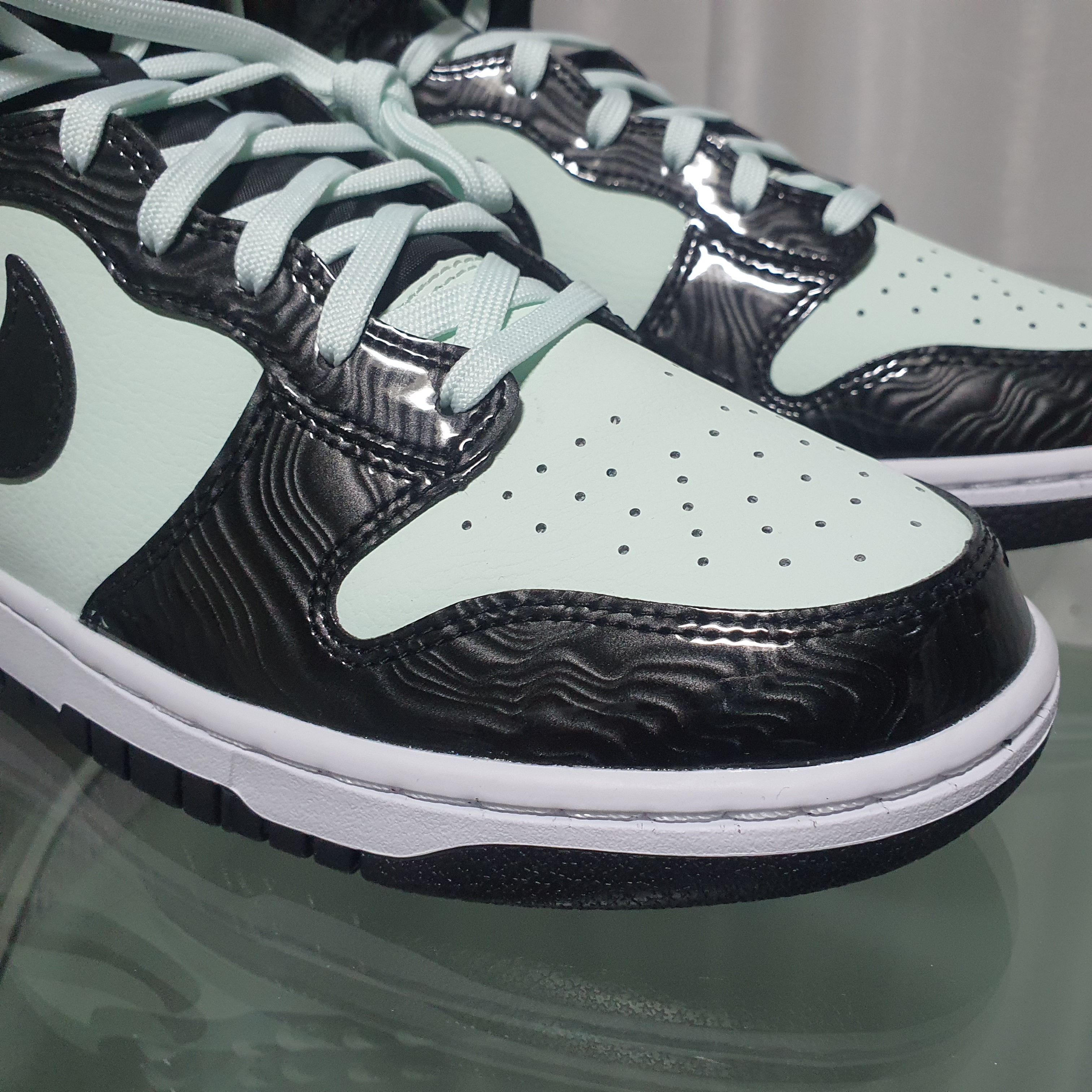 Nike Dunk High Barely Green 착용 스타일 - 3