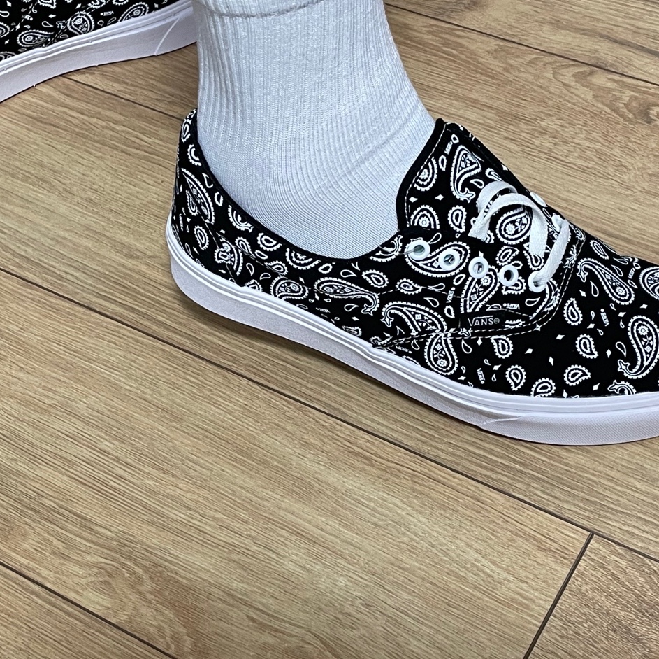 Vans Paisley ComfyCush Era Black 착용 스타일 - 1