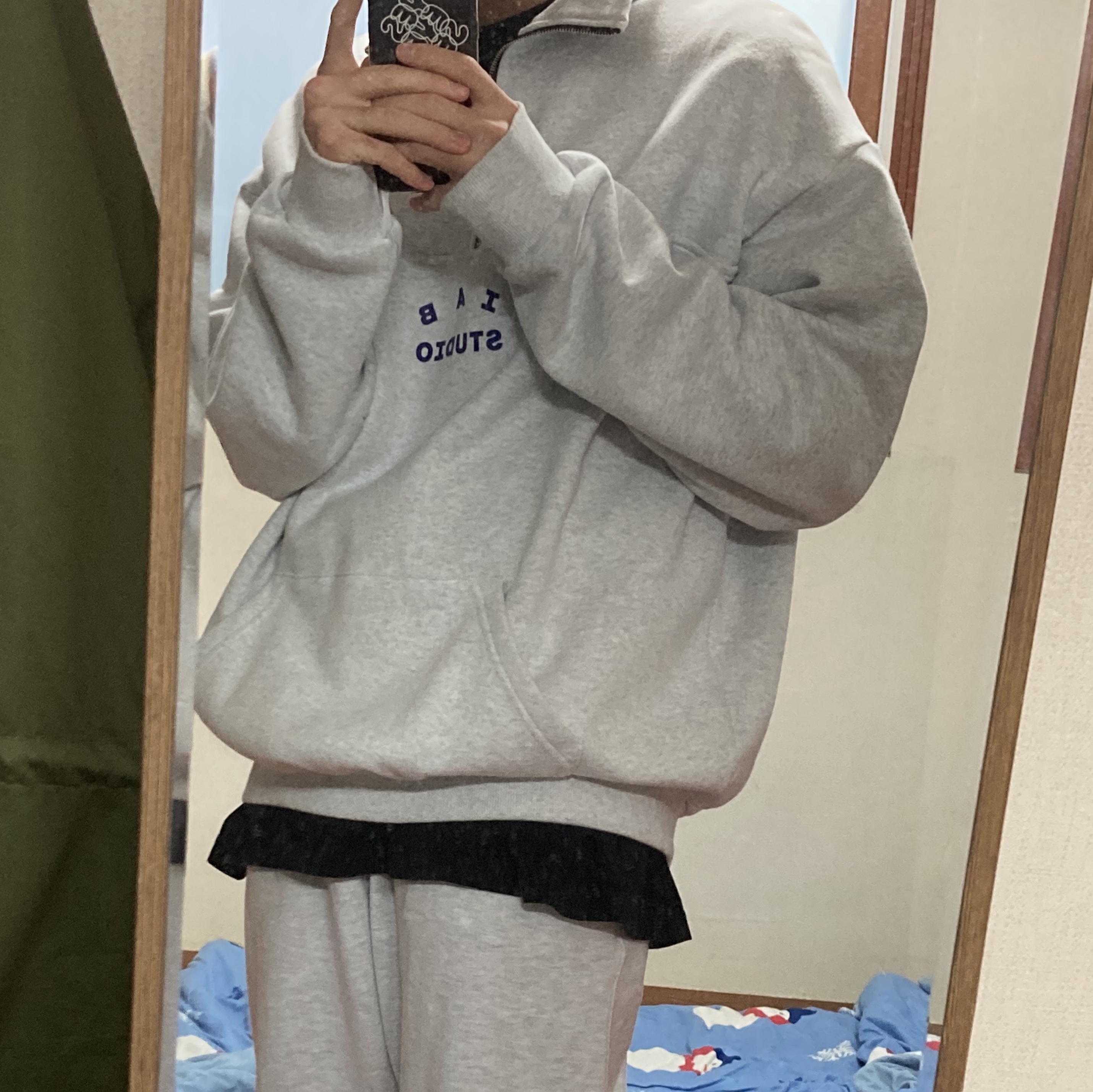 IAB Studio Half Zip Pullover Light Gray 착용 스타일