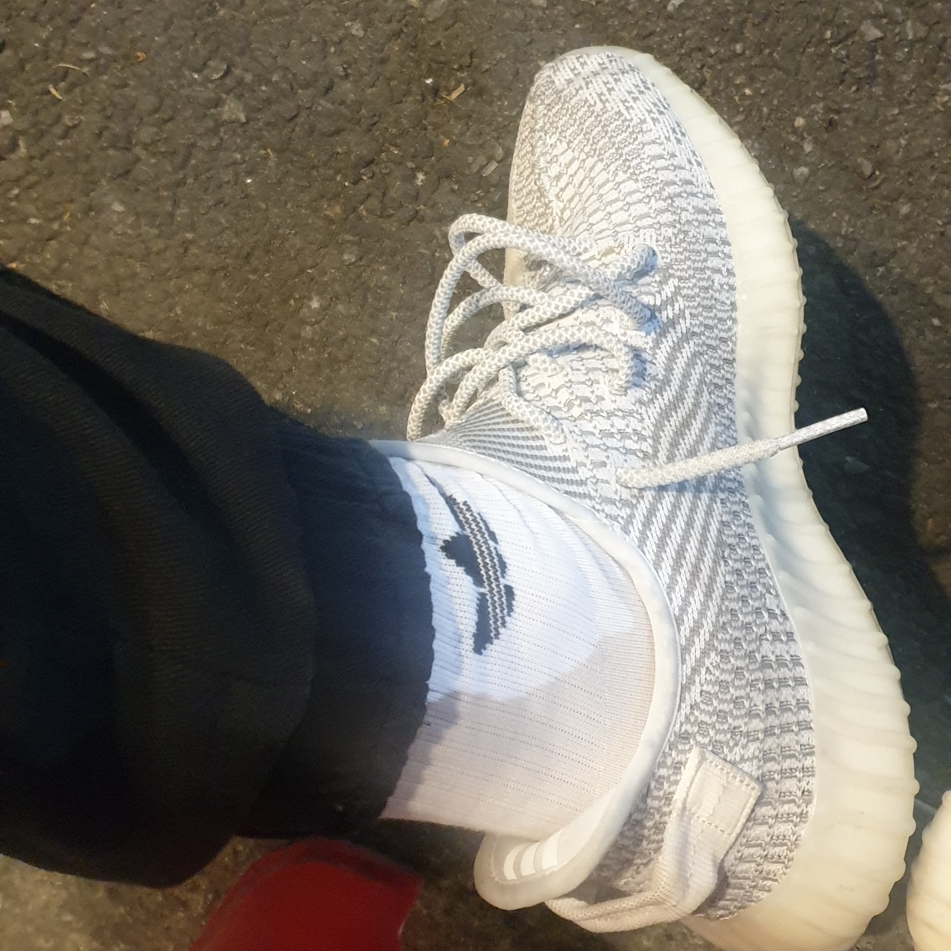 Adidas Yeezy Boost 350 V2 Static - Non-Reflective 2018 착용 스타일