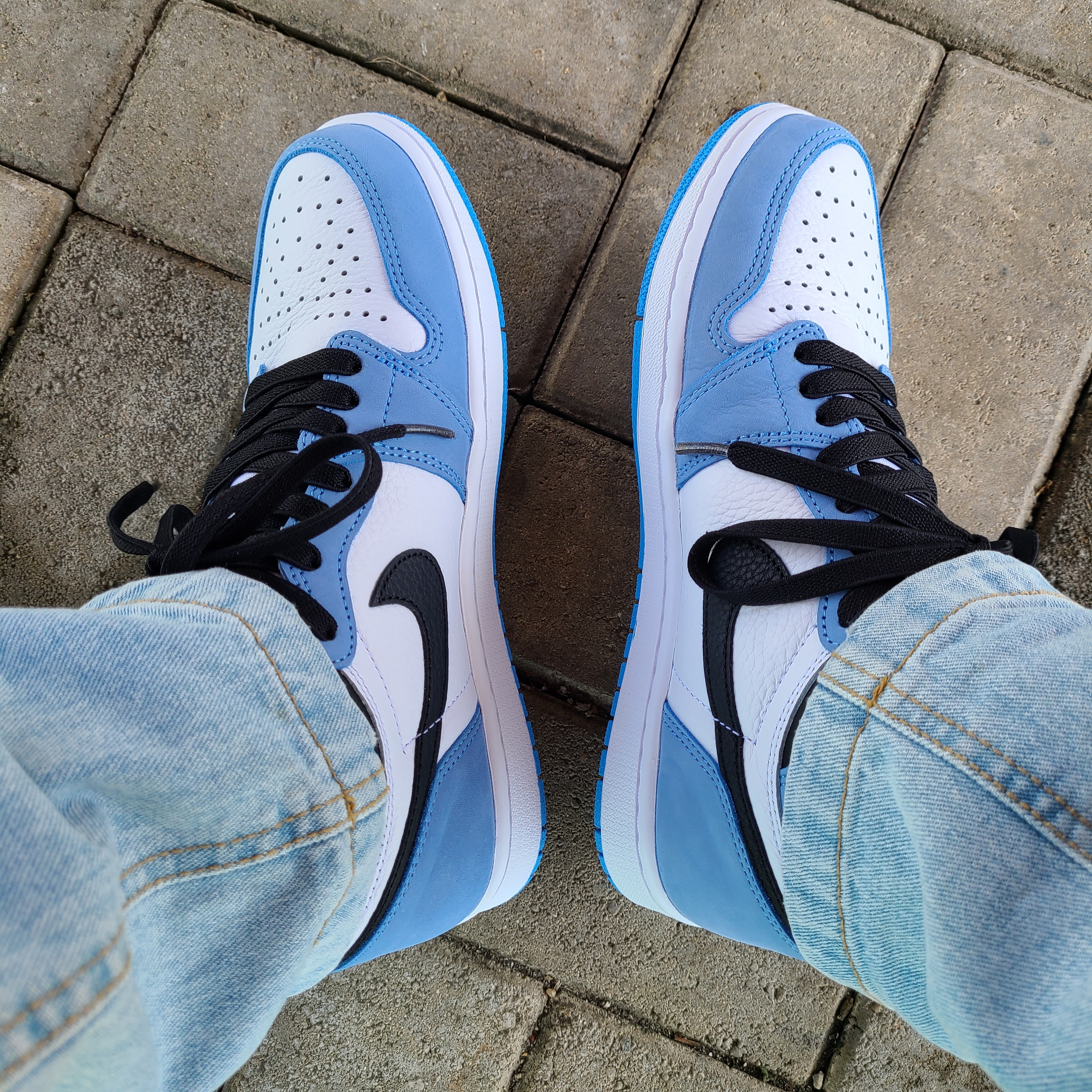 Jordan 1 Retro High OG University Blue 착용 스타일