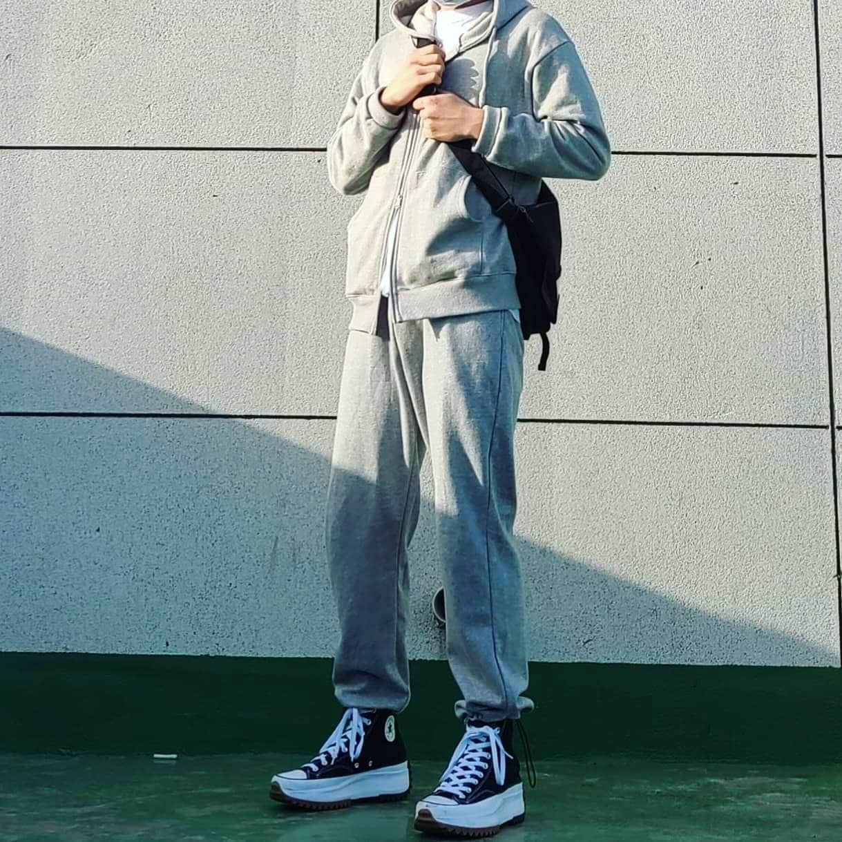 Converse Run Star Hike Hi Black White Gum 착용 스타일 - 2