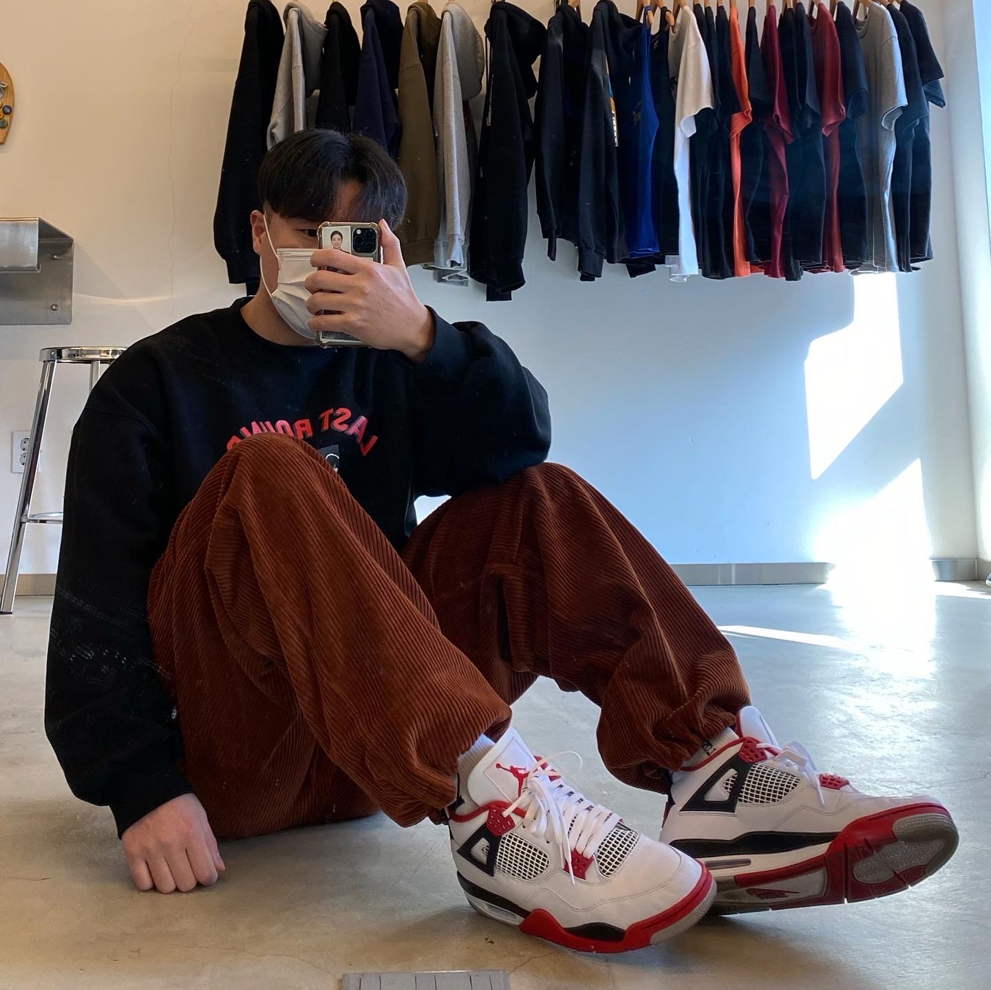 Jordan 4 Retro OG Fire Red 2020 착용 스타일 - 2
