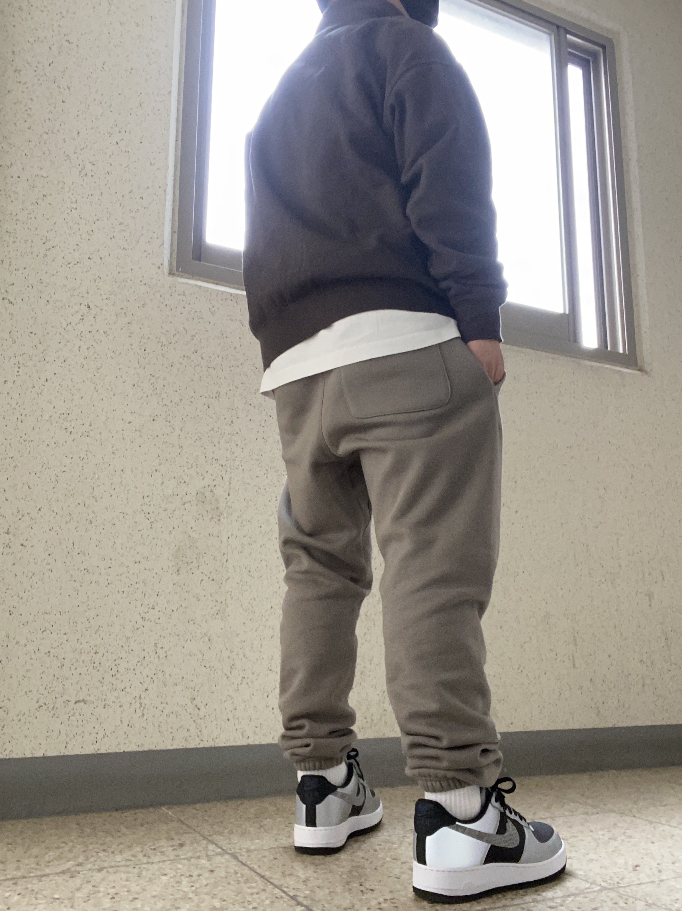 Essentials Sweatpants Cement - 20FW, Essentials Half-Zip Pullover Weathered Black - 20FW 착용 스타일 - 3
