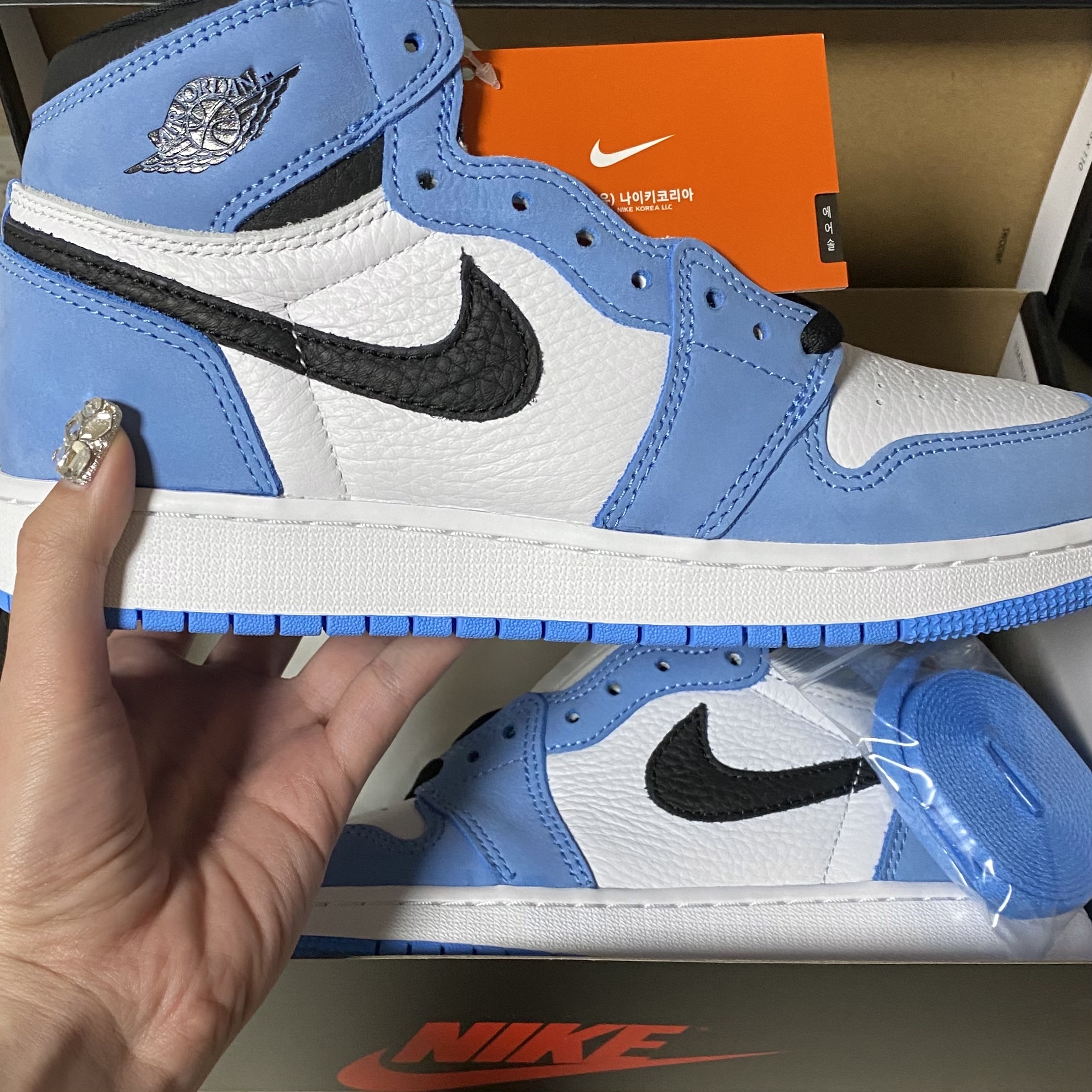Jordan 1 Retro High OG University Blue, (GS) Jordan 1 Retro High OG University Blue 착용 스타일 - 3