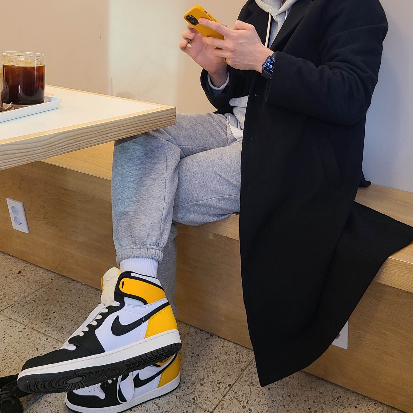 Jordan 1 Retro High OG Volt Gold 착용 스타일