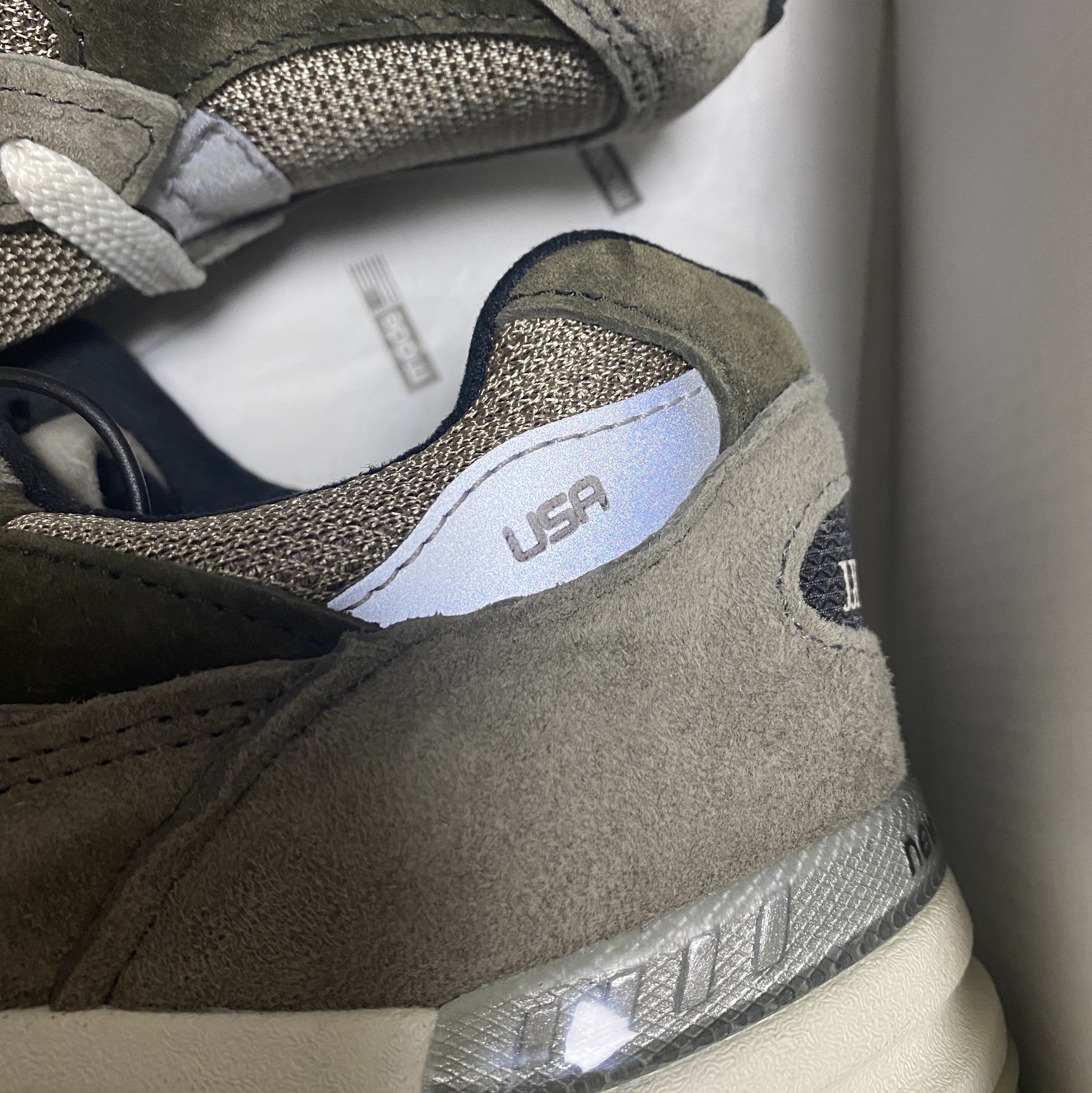 New Balance x JJJJound 992 Made in USA Grey 착용 스타일 - 3