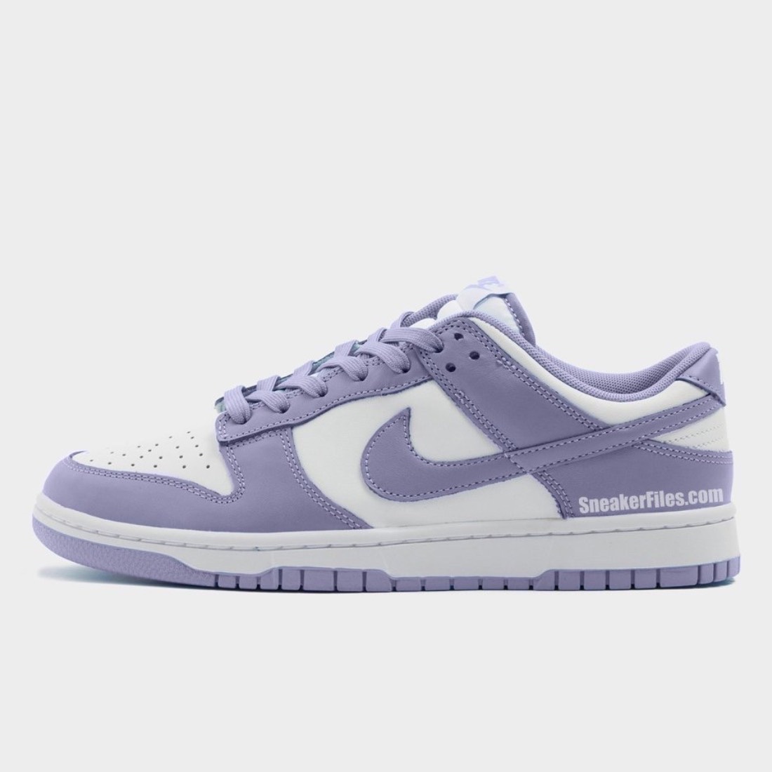 Nike SB Dunk Low Pro Court Purple 착용 스타일 - 2